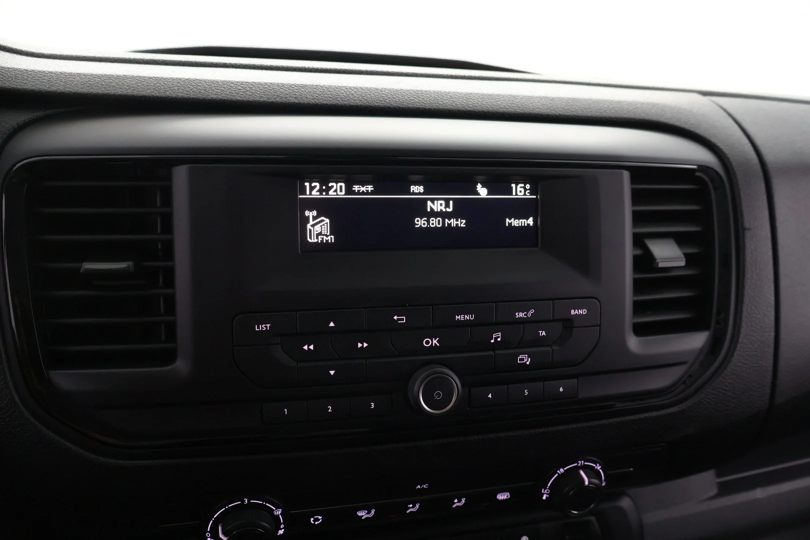 Car Image - 1sp0LAvWwO3MapioQDICbV