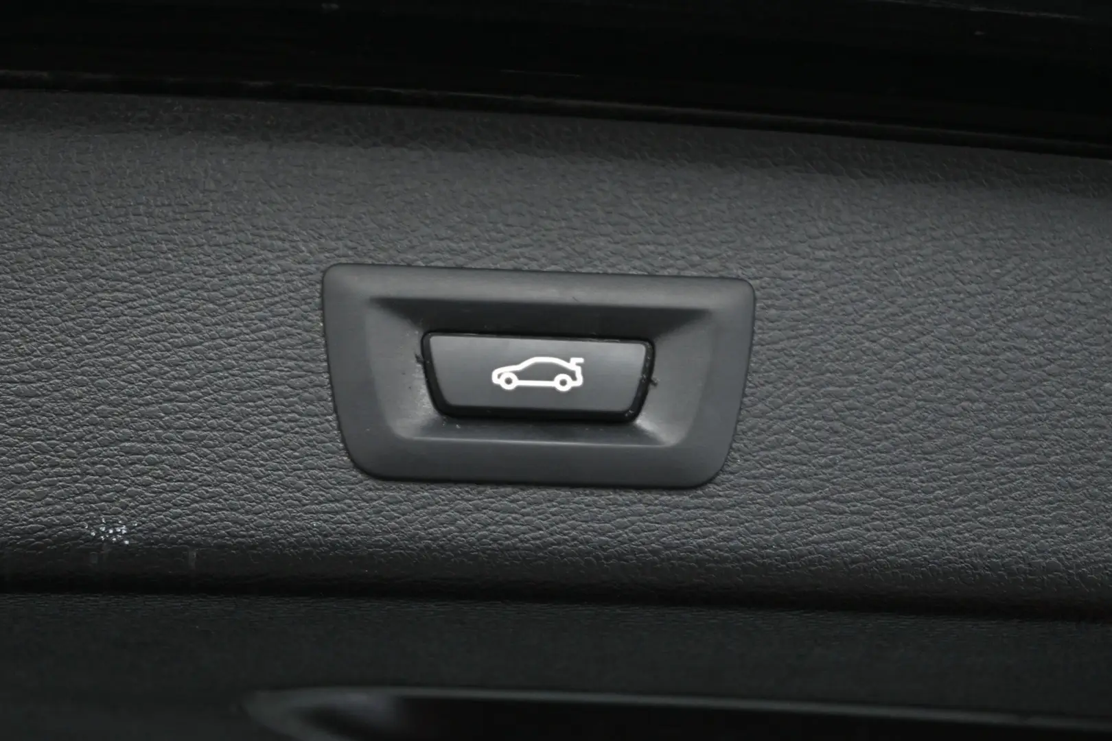 Car Image - 10bAIL8Ms3m7em7NHcRpCt