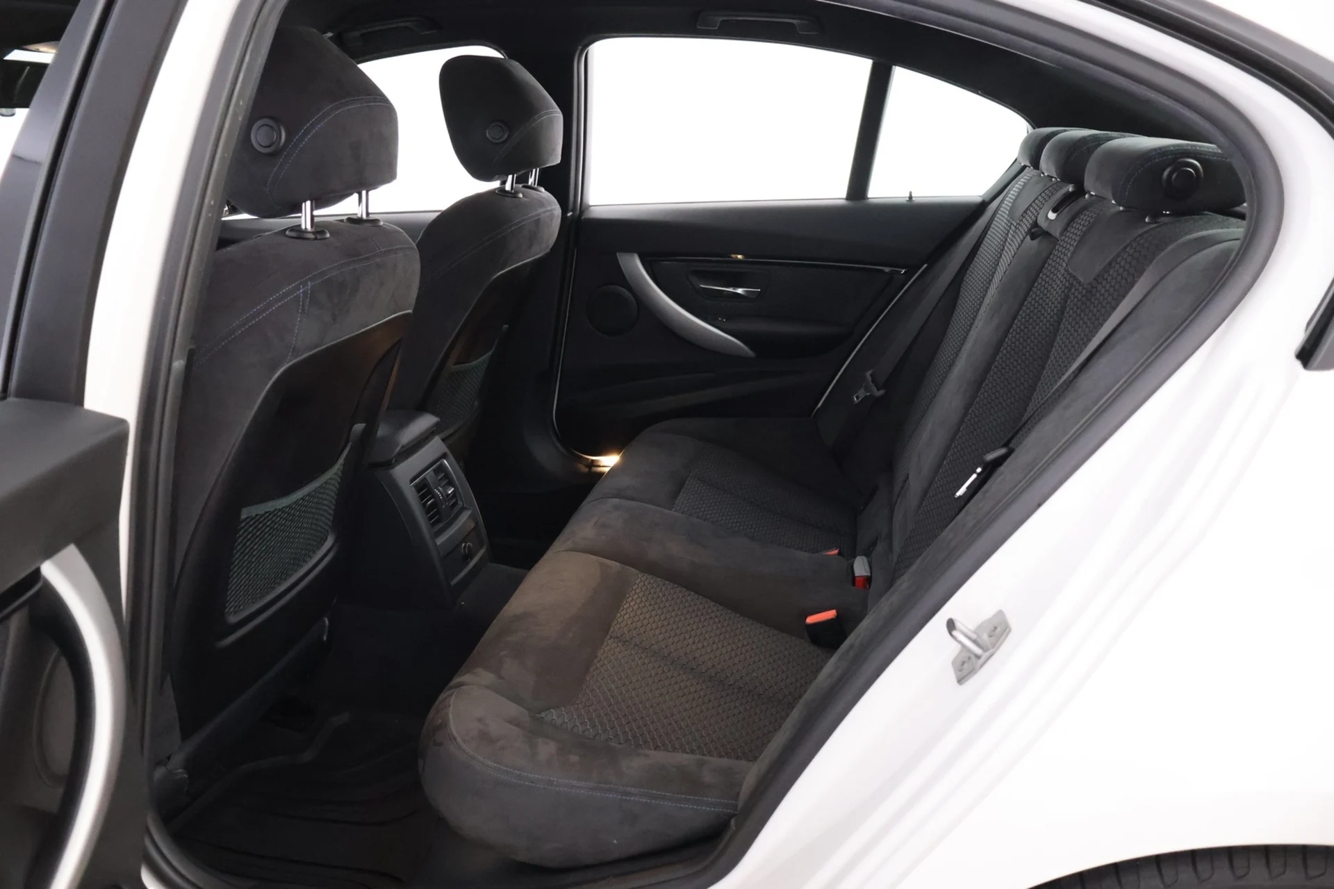 Car Image - dCIKFaSn5rqaGlC5zfkI8