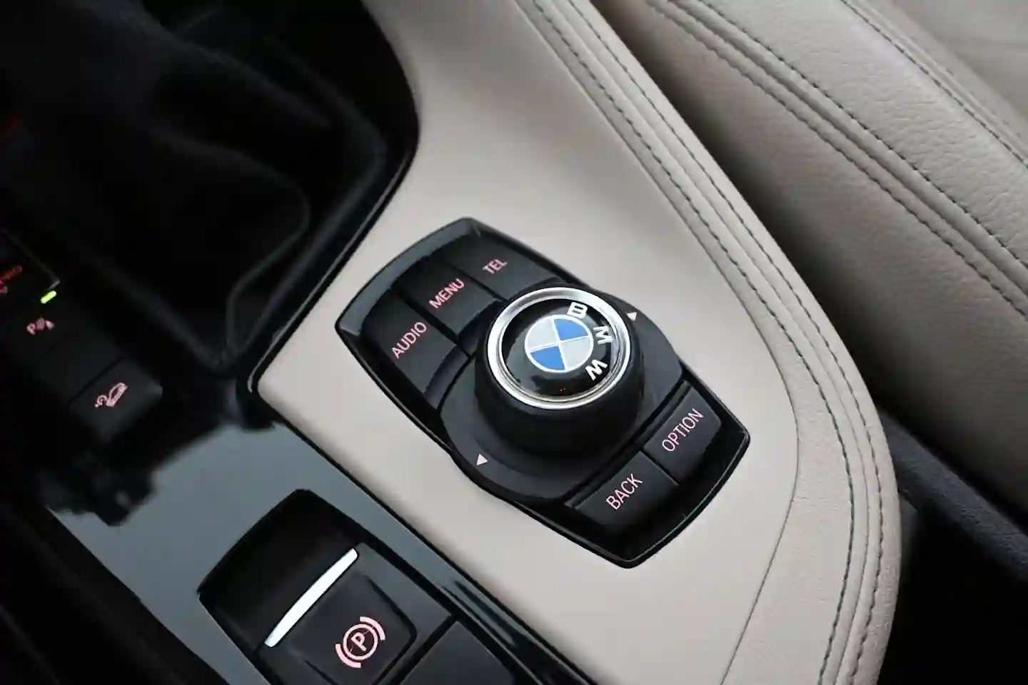 Car Image - JBetAz8KJNCX2crp0WowH