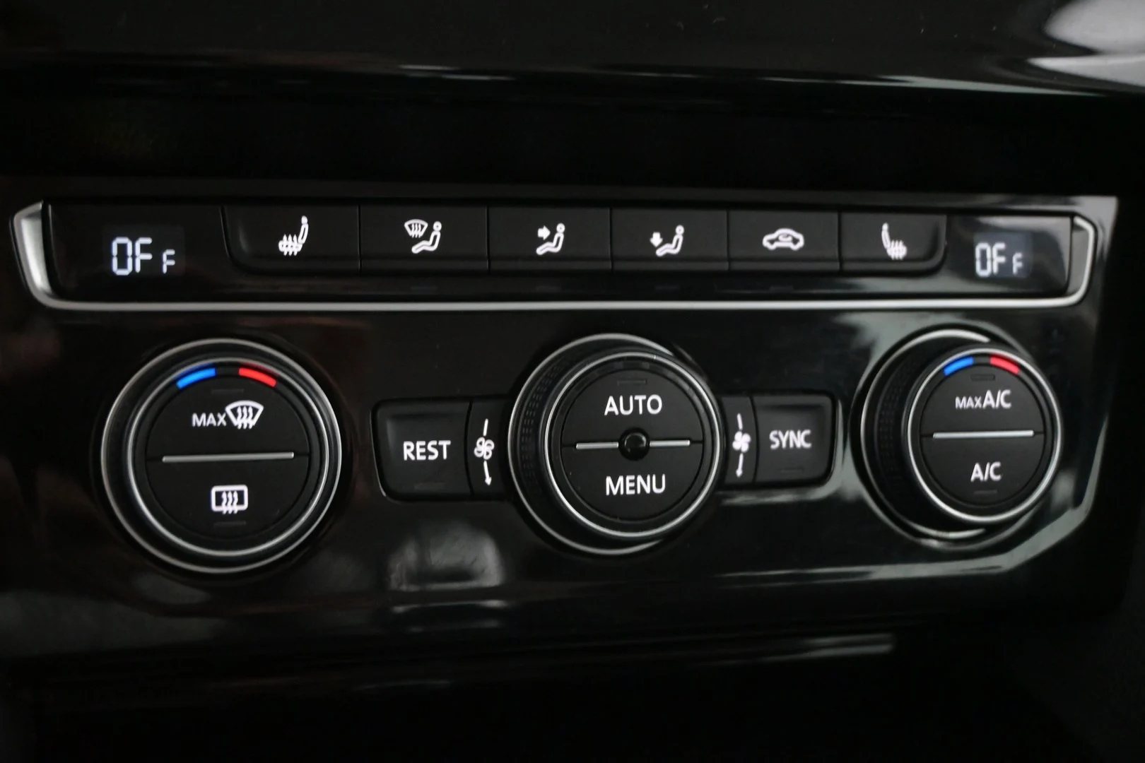 Car Image - 608Y6BgCis1zR3TM3gtPPL