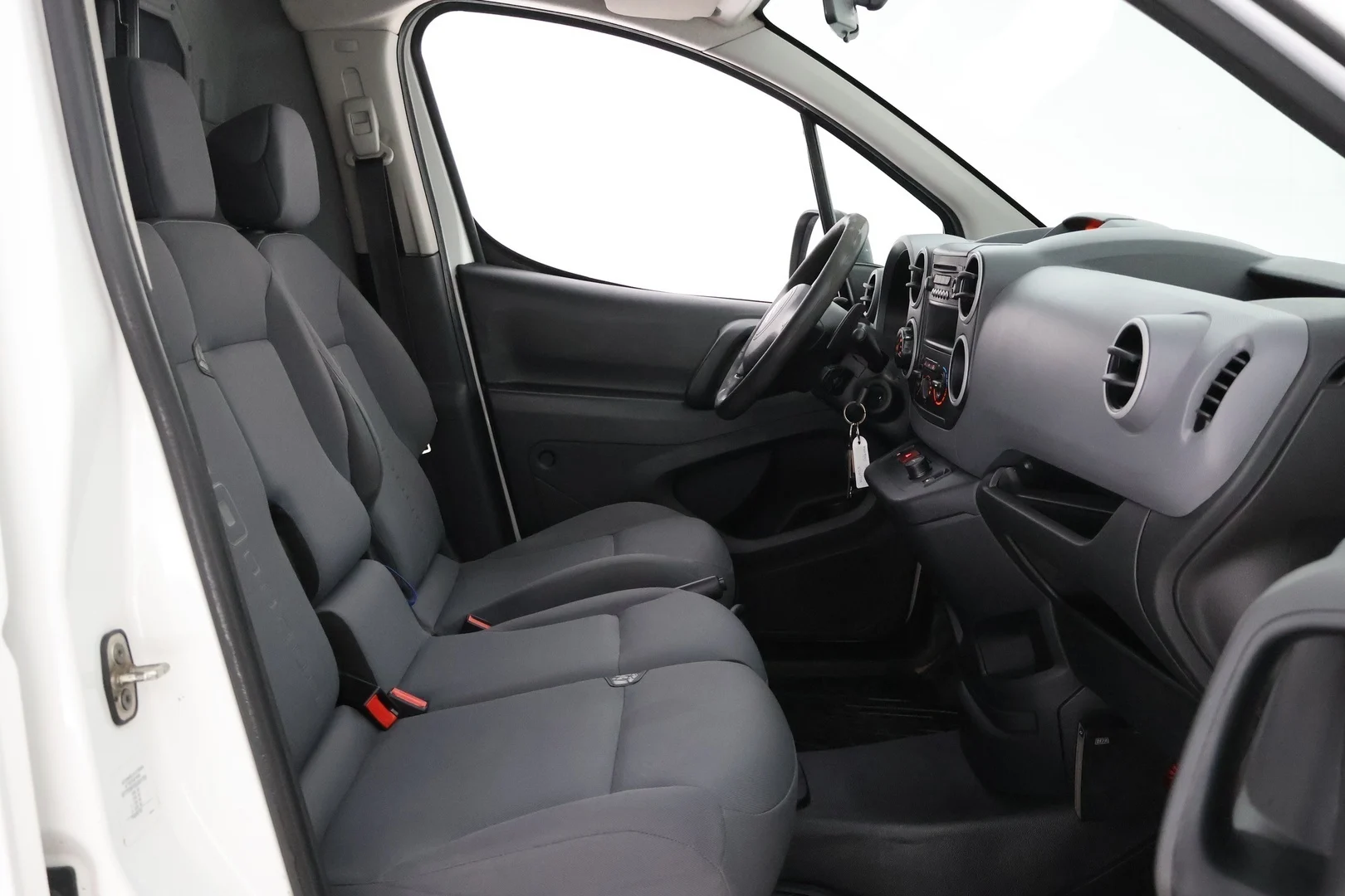 Car Image - hsSDutGJRiwnzyGedp9Sx