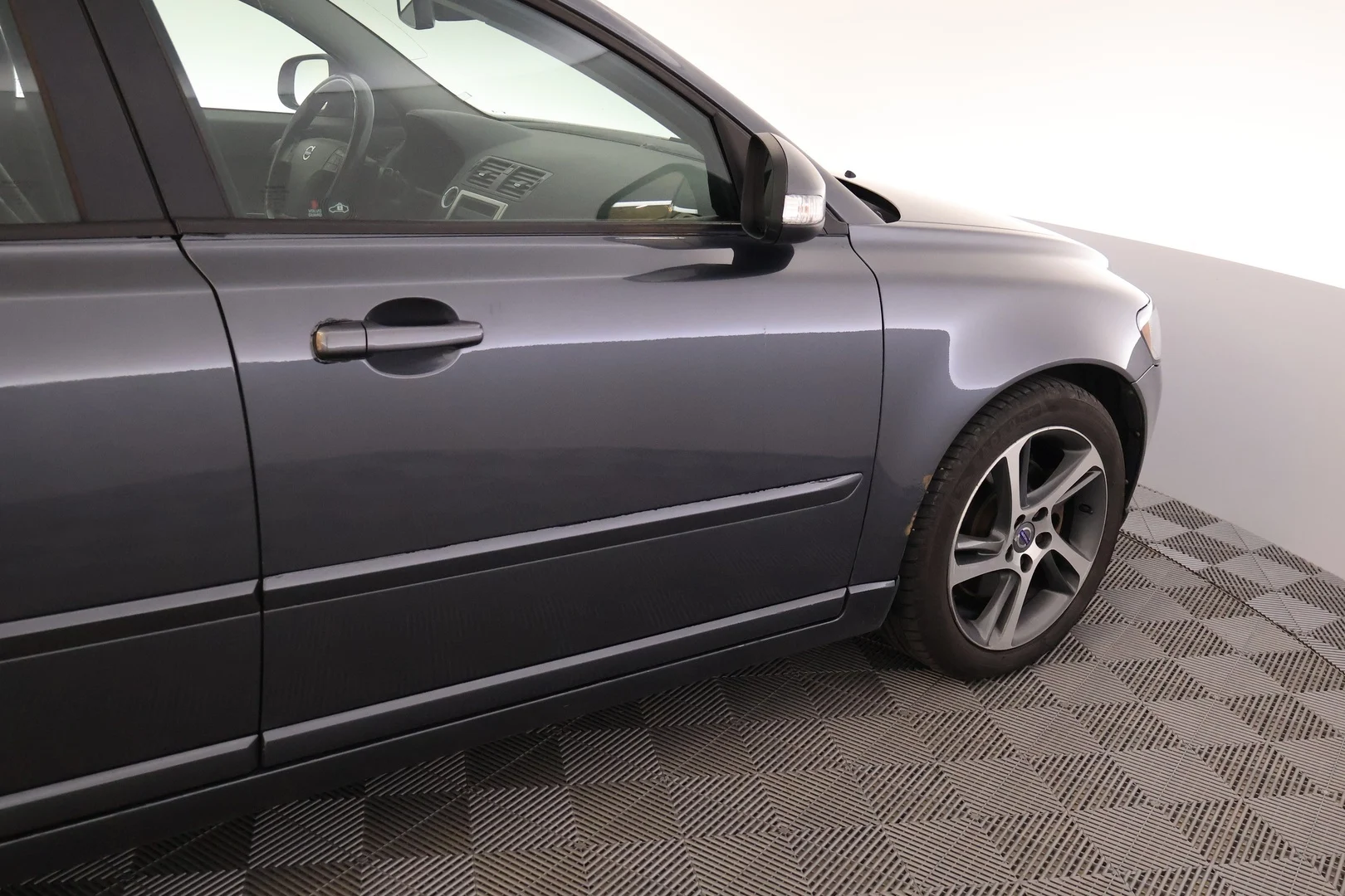 Car Image - 61fzXC22VIRG5Pcg0edMNV