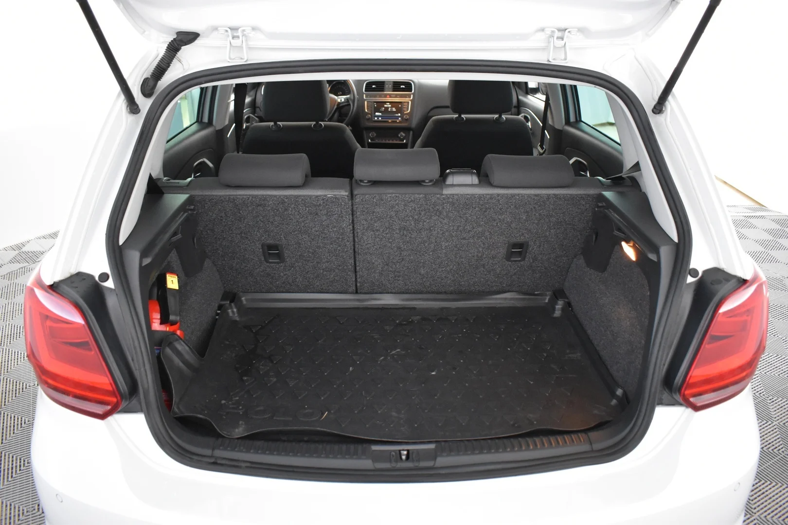 Car Image - 6nXE87nva1b5gO9YUdPaUN