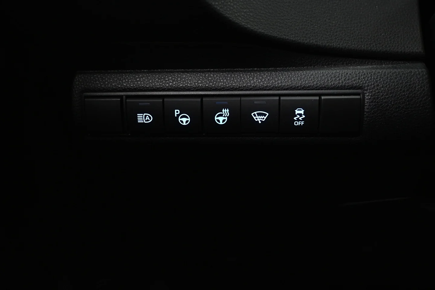 Car Image - 1Vr30HtVO6SFn3jMo4Mguj
