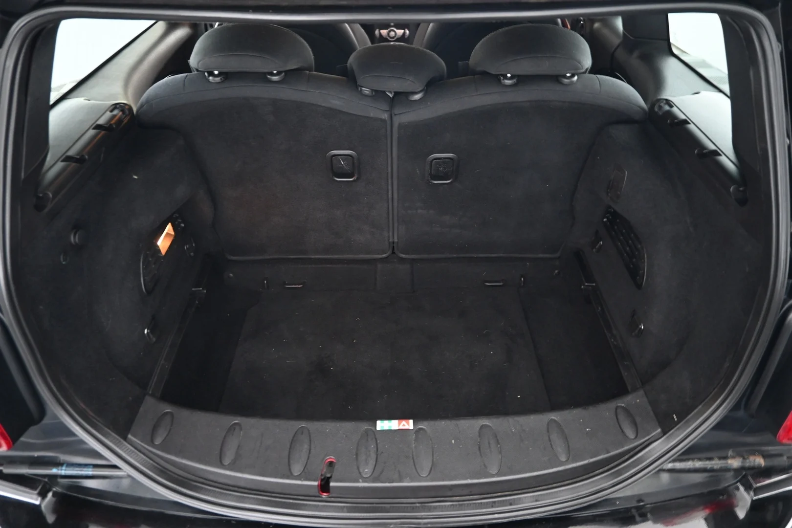 Car Image - 2qbmK8GrgKxNA3LpxVz76I