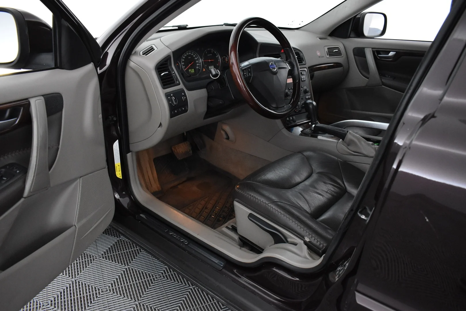 Car Image - 3R5YtsakmGYbUBLJLzfX53