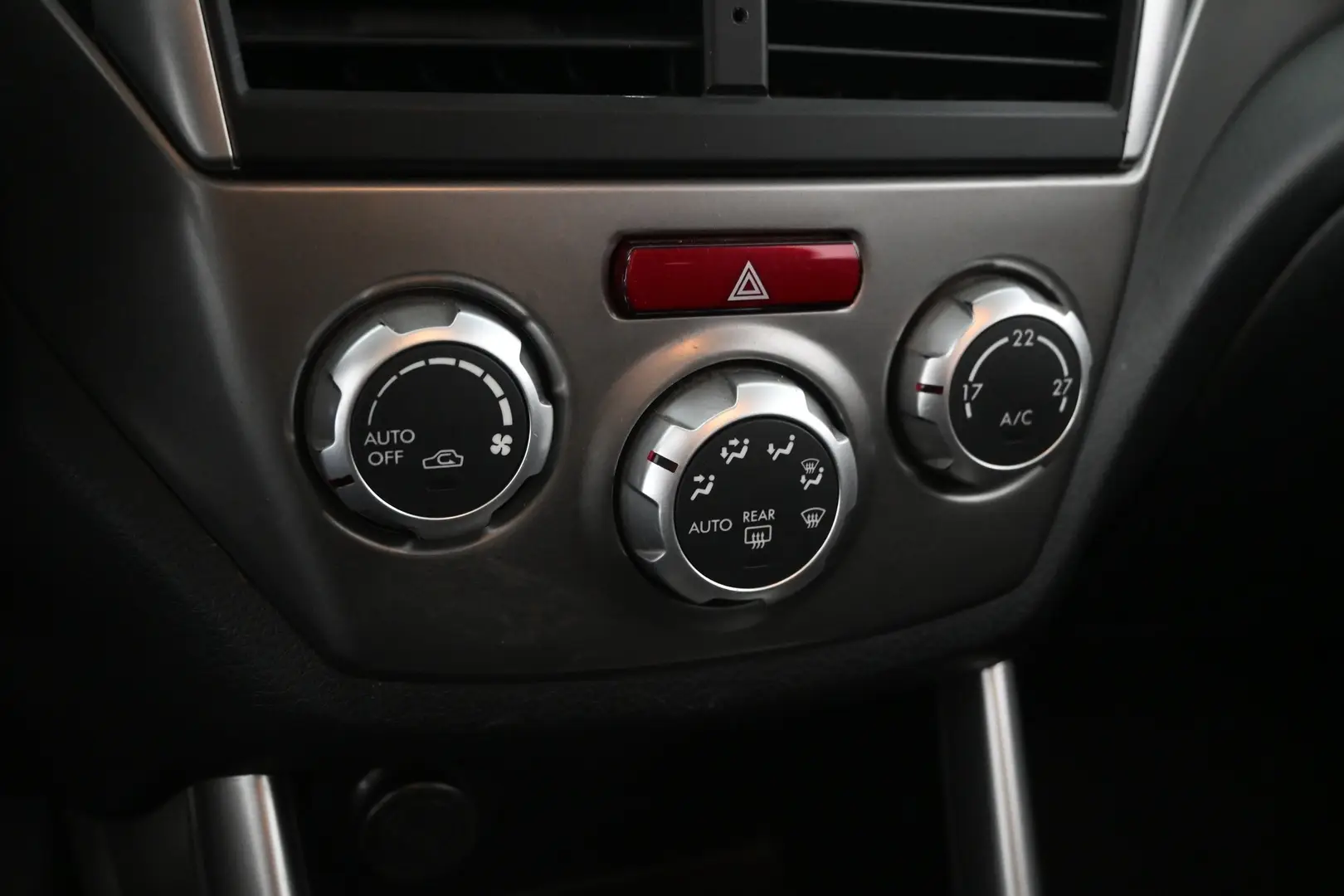 Car Image - 3HC9B4rxODglz1FvnUbhDu