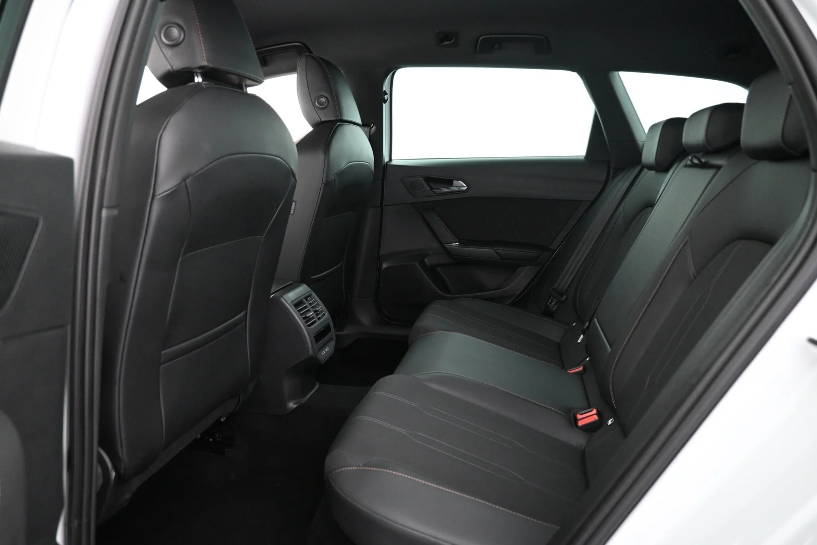 Car Image - 2R6pKSttT4oaZ7A7BxnMMK