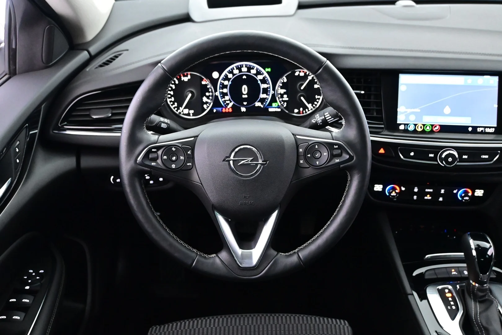 Car Image - oUb8DVvPDAJJHZJr11TzY