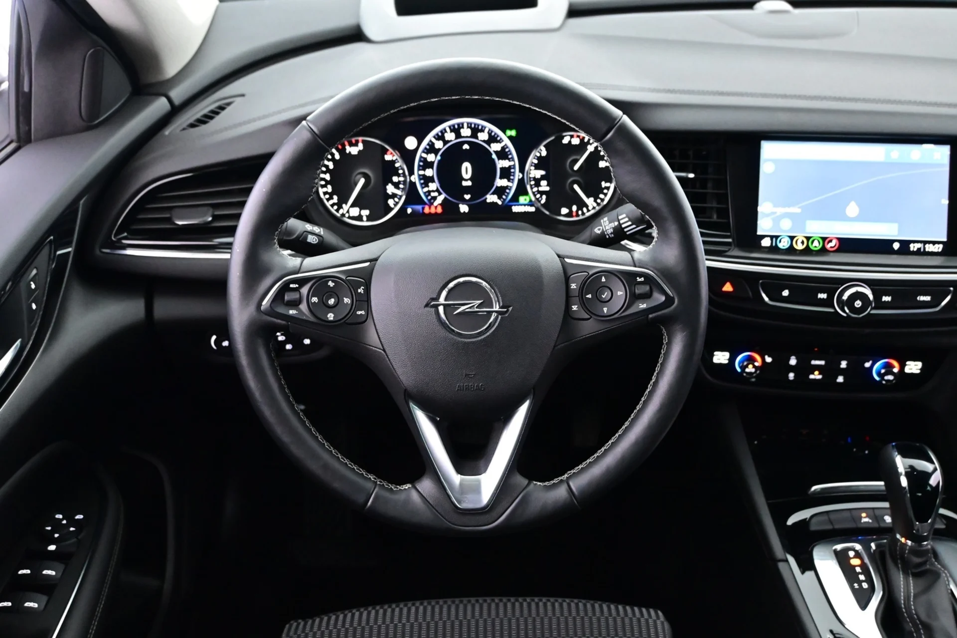 Car Image - oUb8DVvPDAJJHZJr11TzY