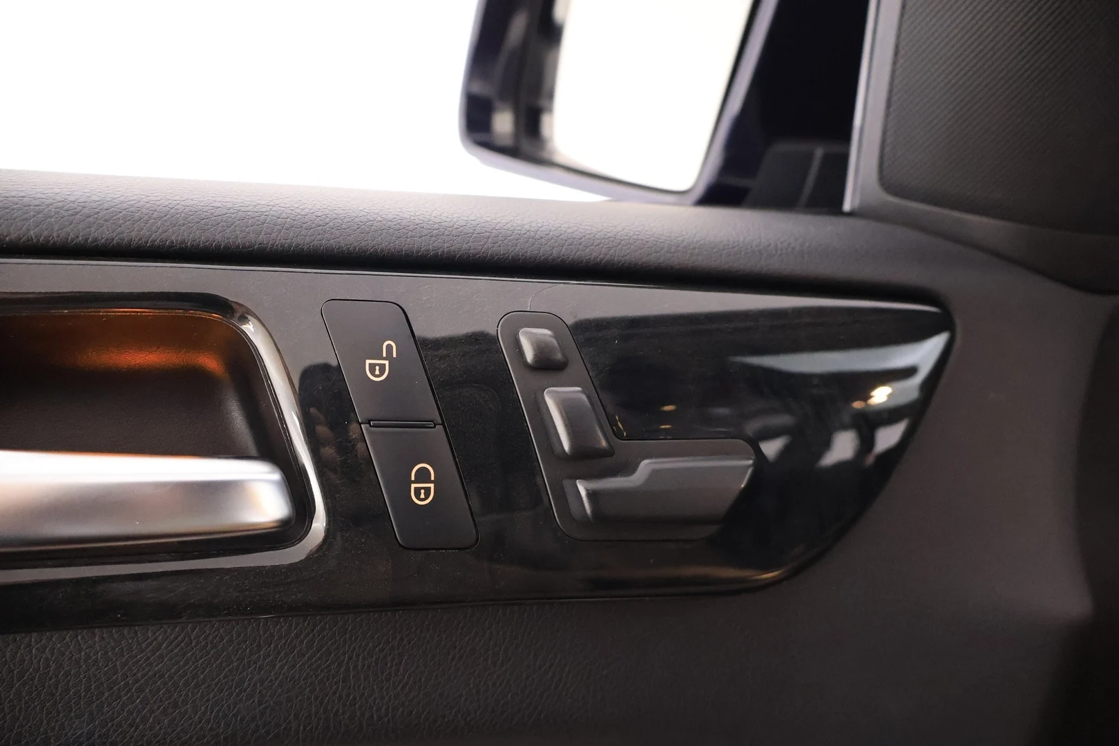 Car Image - 5oBBo2rcucENeE1DA7YqVG