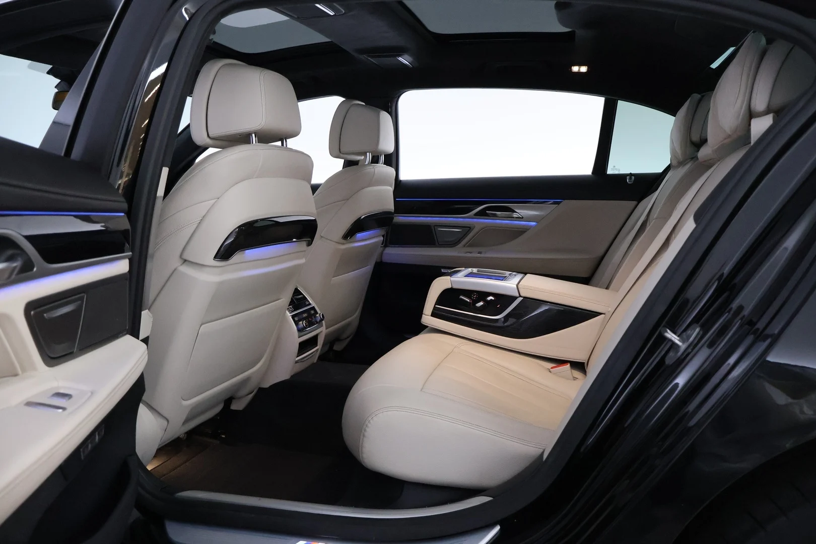 Car Image - 1QHtzGjWz9qRr7myJuM6tb