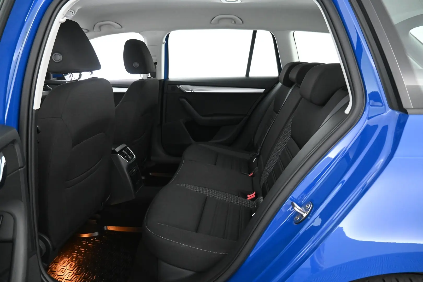 Car Image - 4IYAlPh2Bmz0a6QzDiIAz1