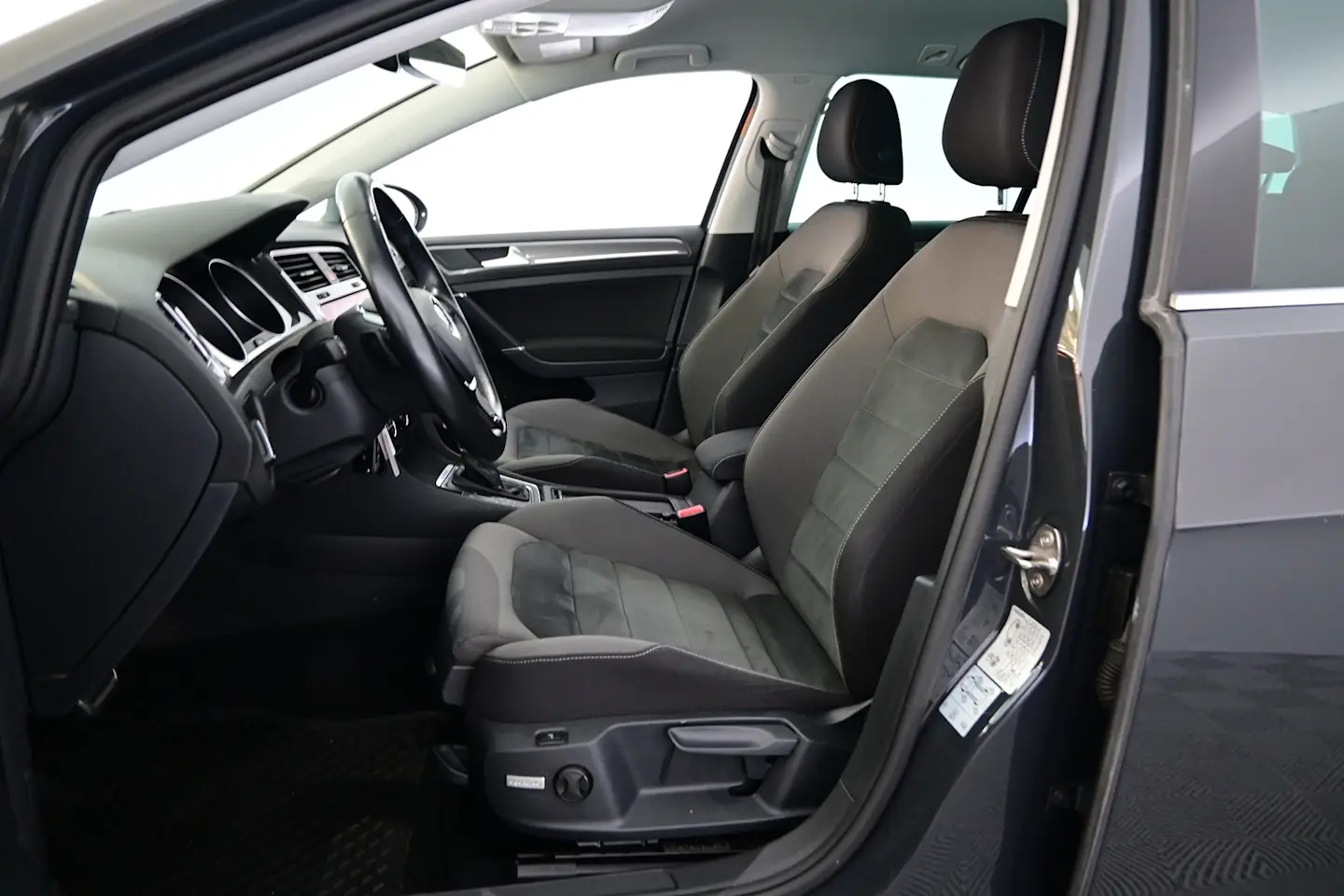 Car Image - 1XzUHb5Dq5cz2GncMDV6JY