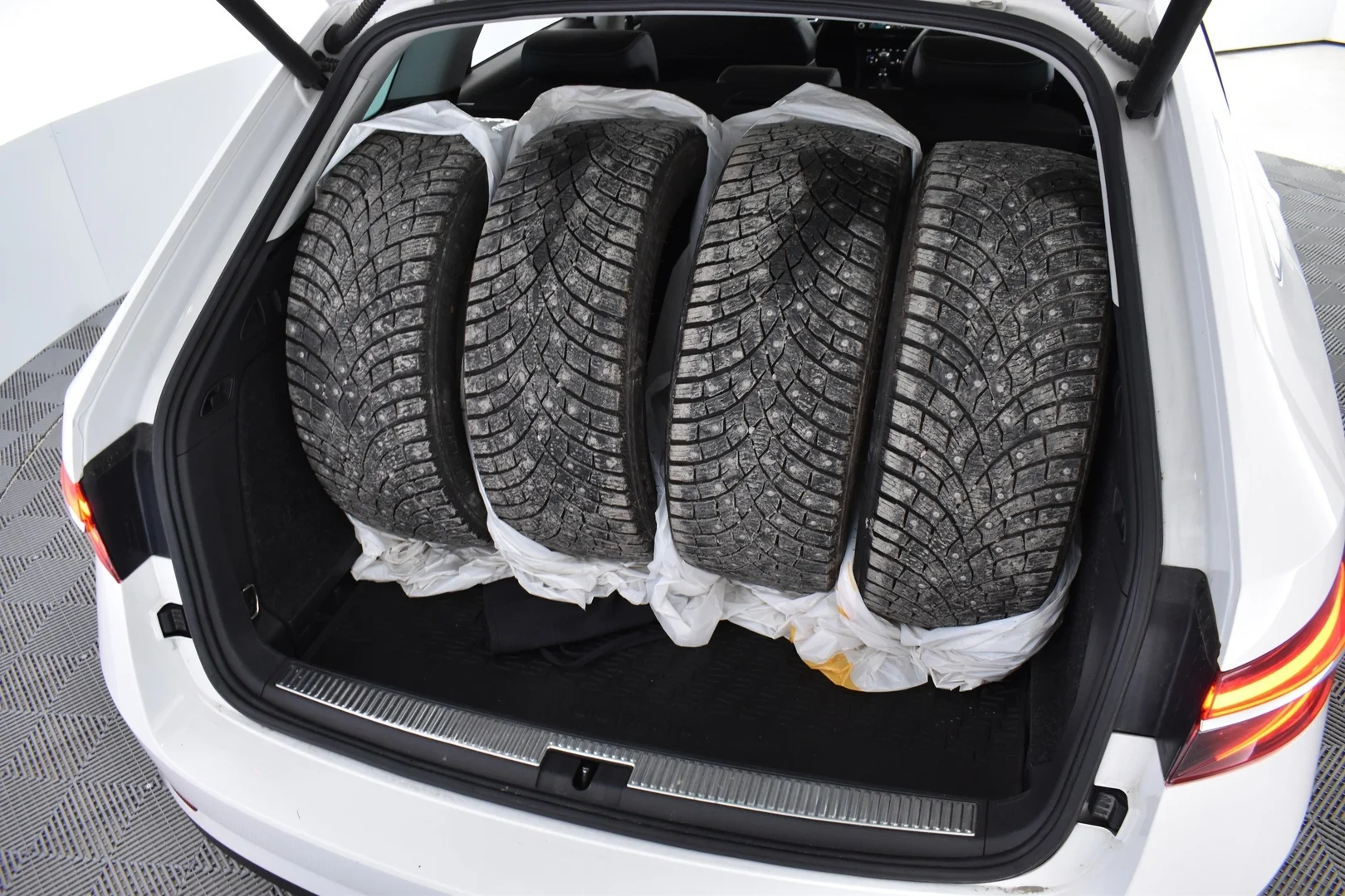 Car Image - 1ppMhnNLcfkB6NYqHdQyeJ