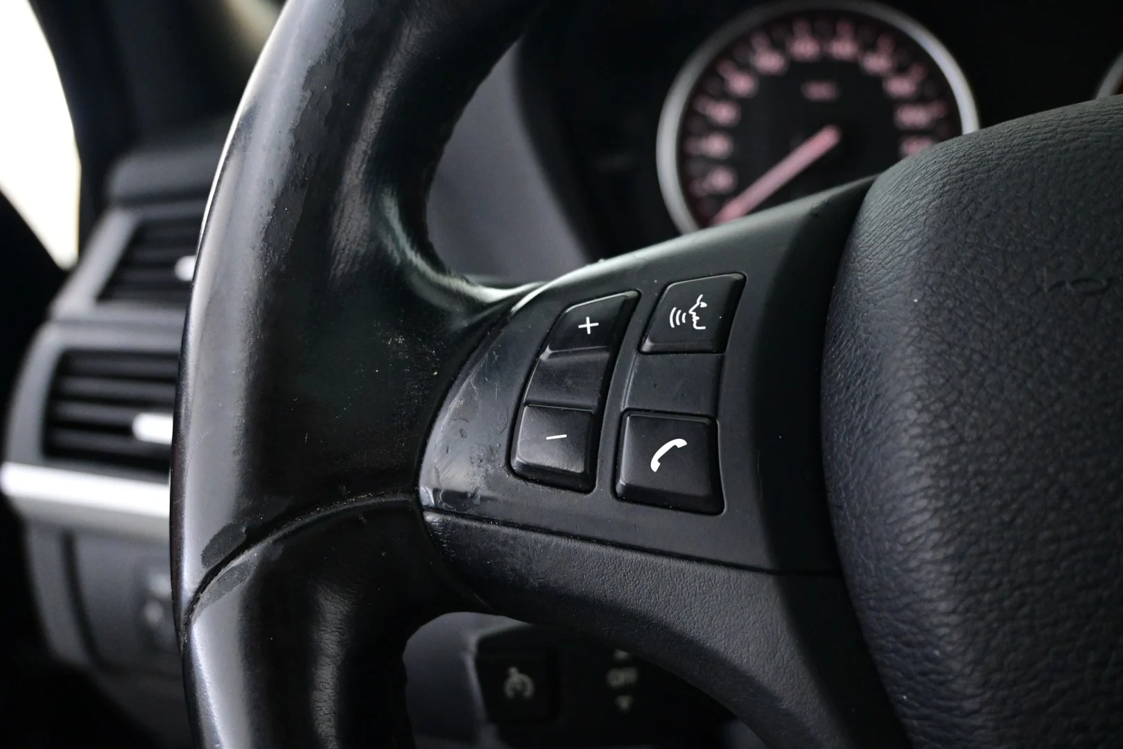 Car Image - 4SuMcyruJ4dh7d4pxATRES