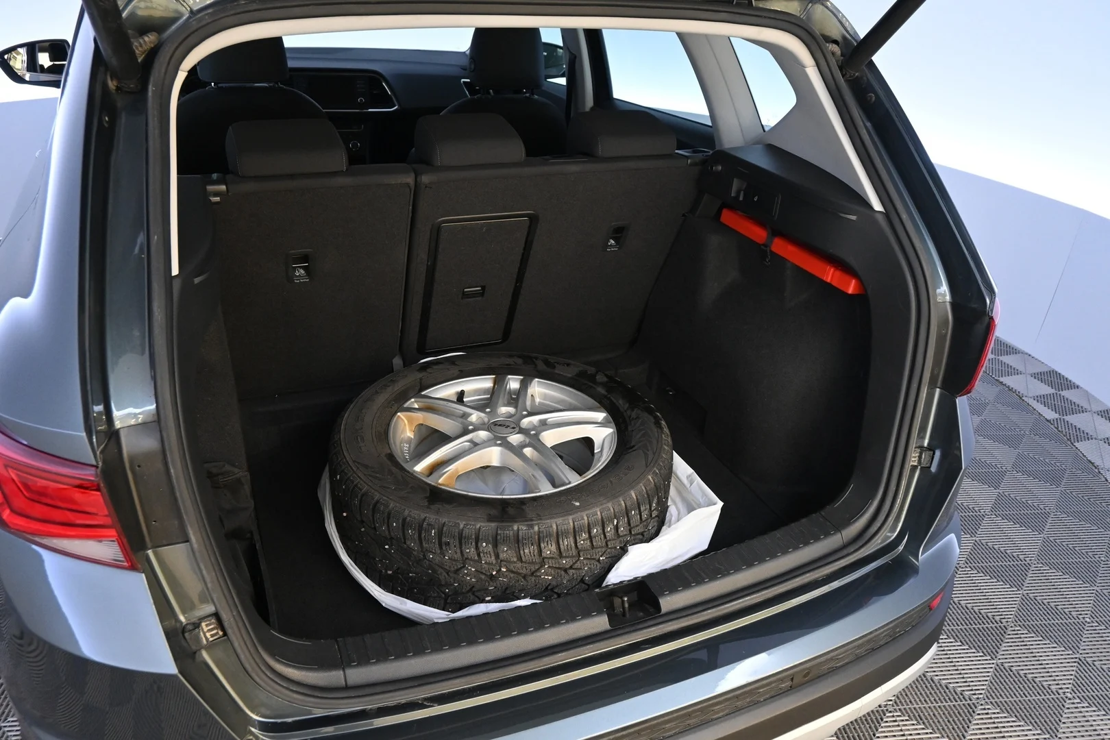 Car Image - 3c74XufYclEDagC9tvi2Os