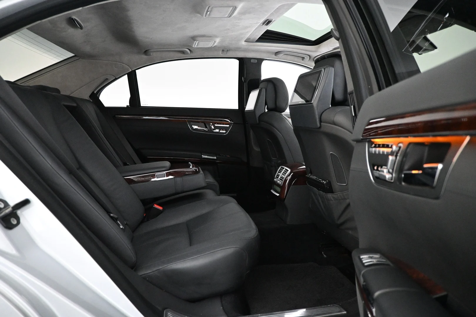 Car Image - 7tEewDUunmshCVIjZRu5lO
