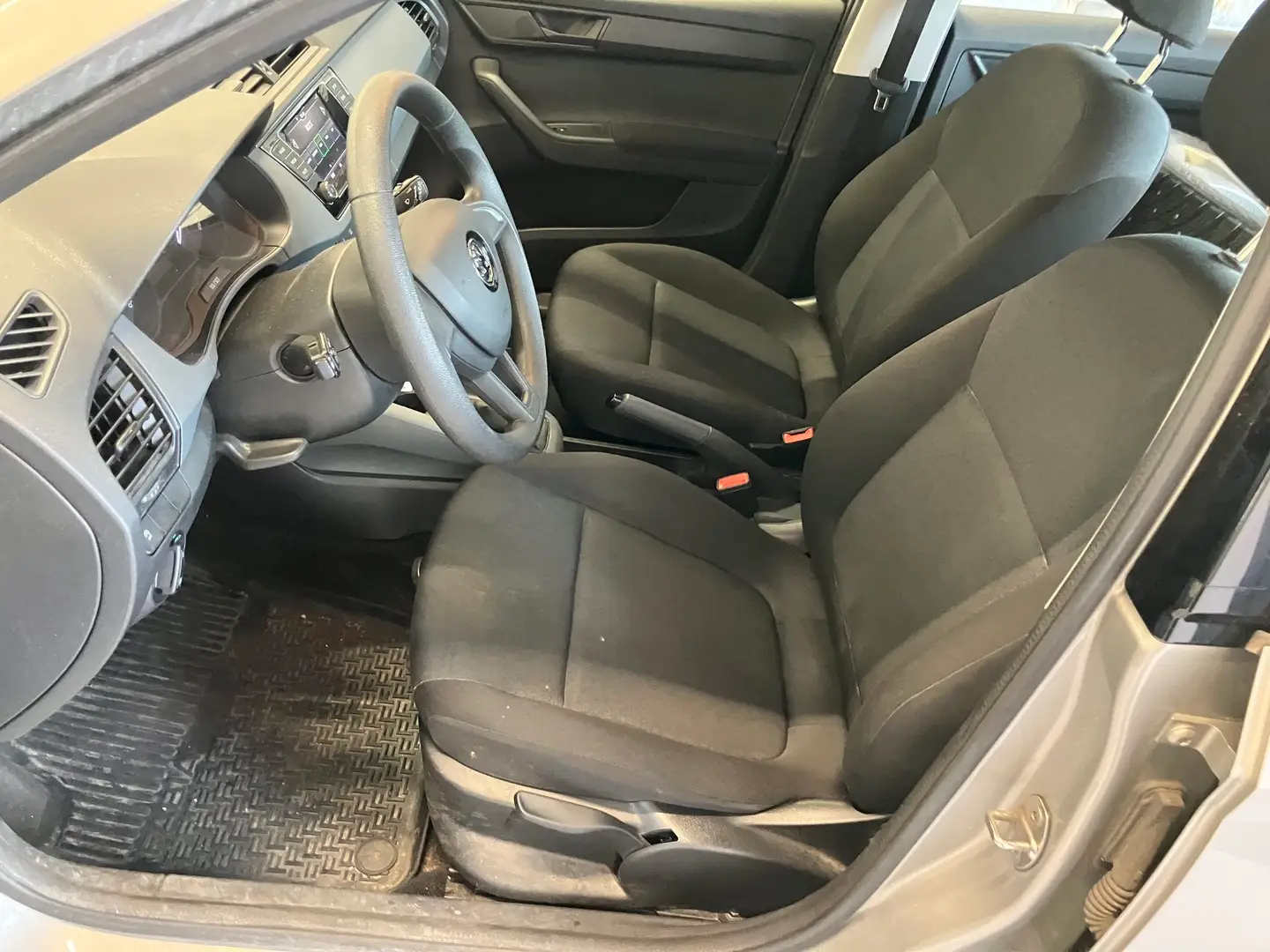 Car Image - uJbqobai3BkurtKDWKrjc