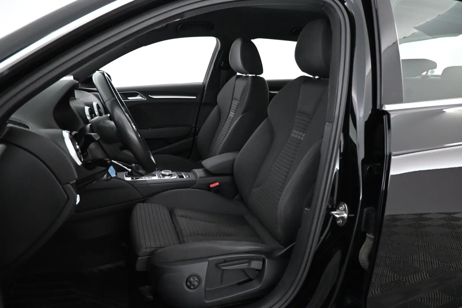 Car Image - 5Qy7dAXEE9prWql778Oore