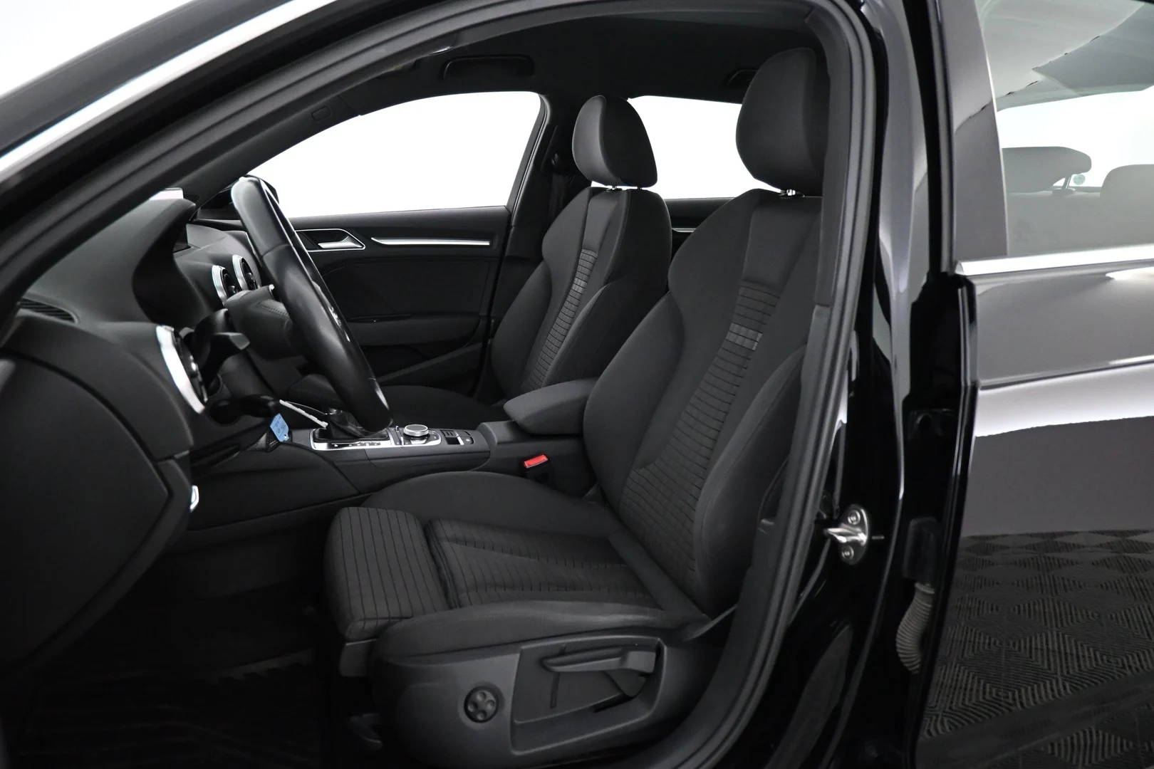 Car Image - 5Qy7dAXEE9prWql778Oore