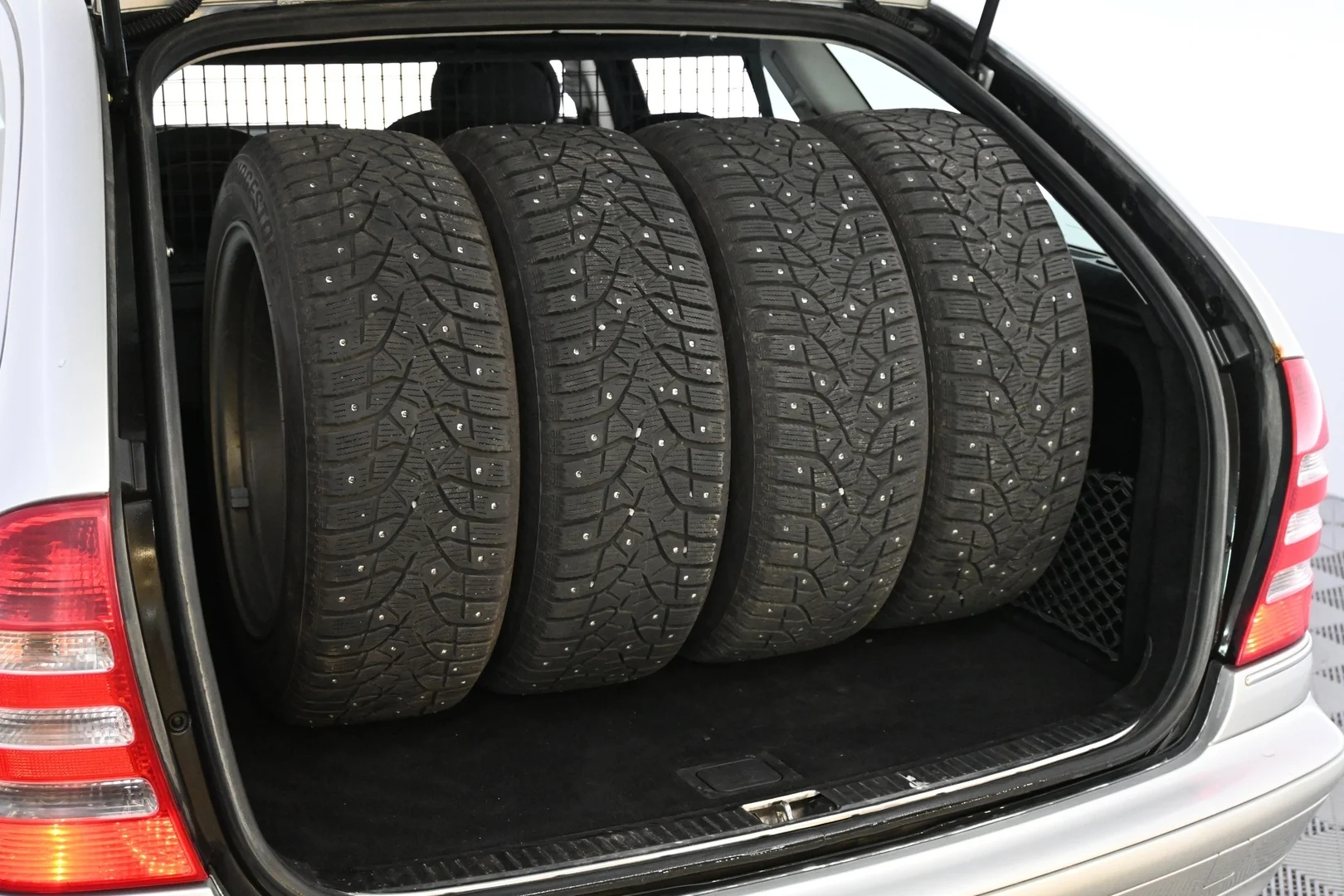 Car Image - 3iYzHrbpcDQx4v6hDazcU6