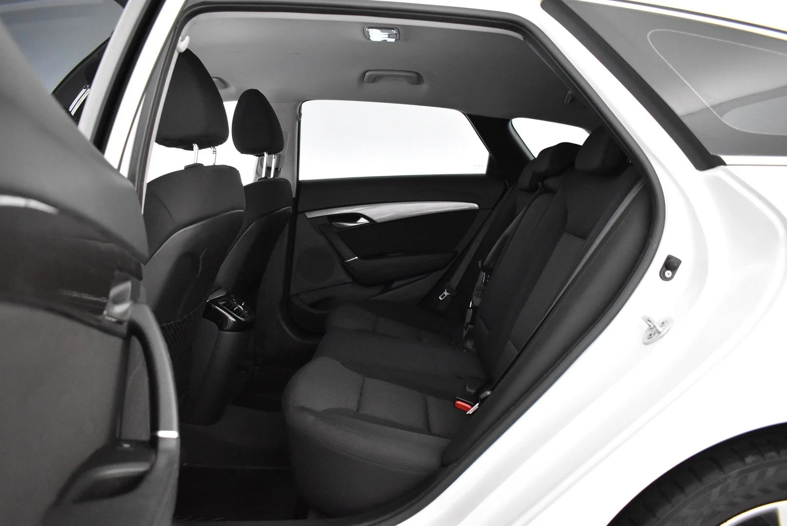 Car Image - 3Bk0uDz8ugWD73KE0cAIgG