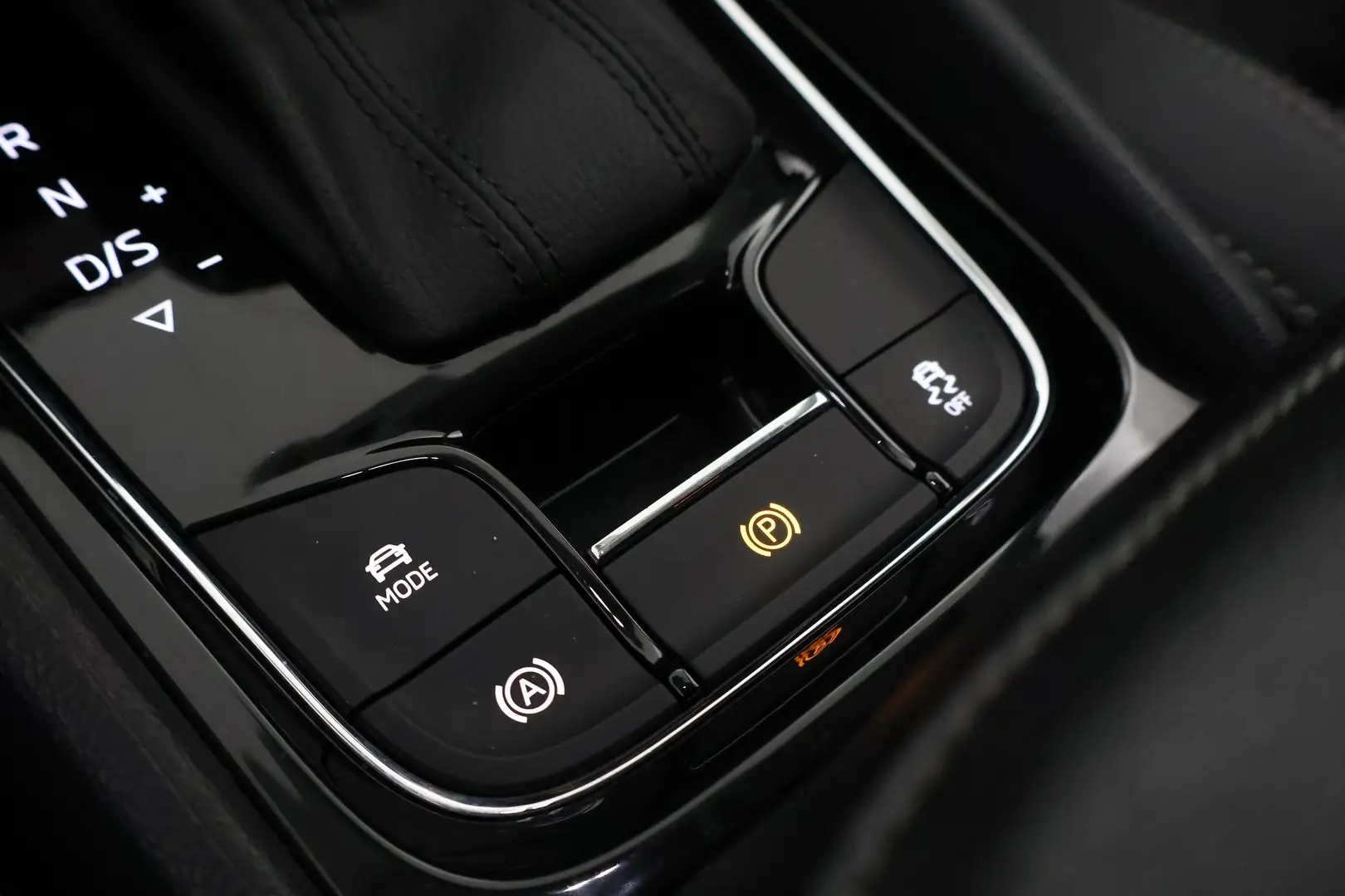 Car Image - 4Go0dQAwKBAvxrYWFR1efm