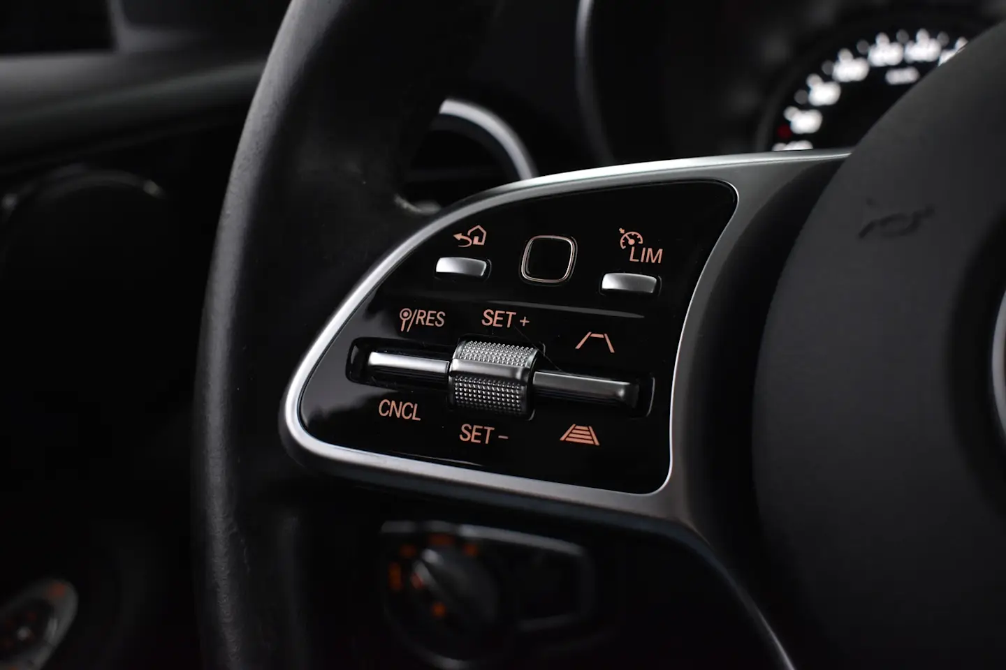 Car Image - 4vAHiGUG72LpAgkBj7Vr2d