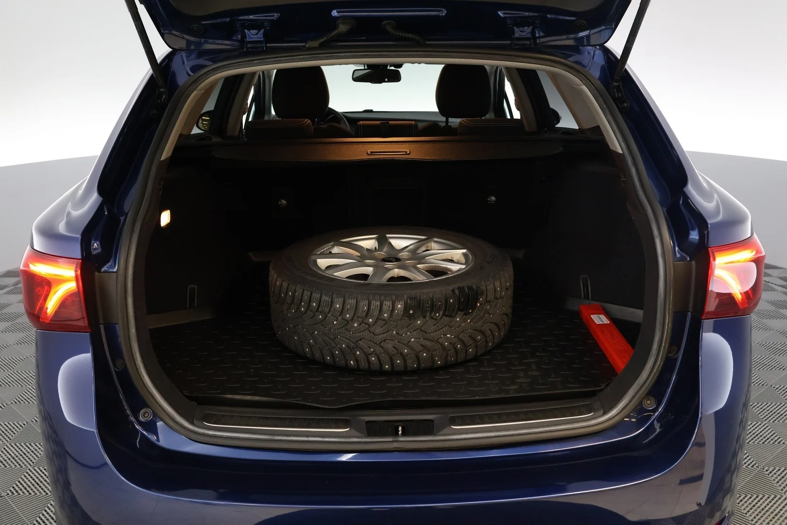 Car Image - wRVXW65I8E5BOd1IoiWtf