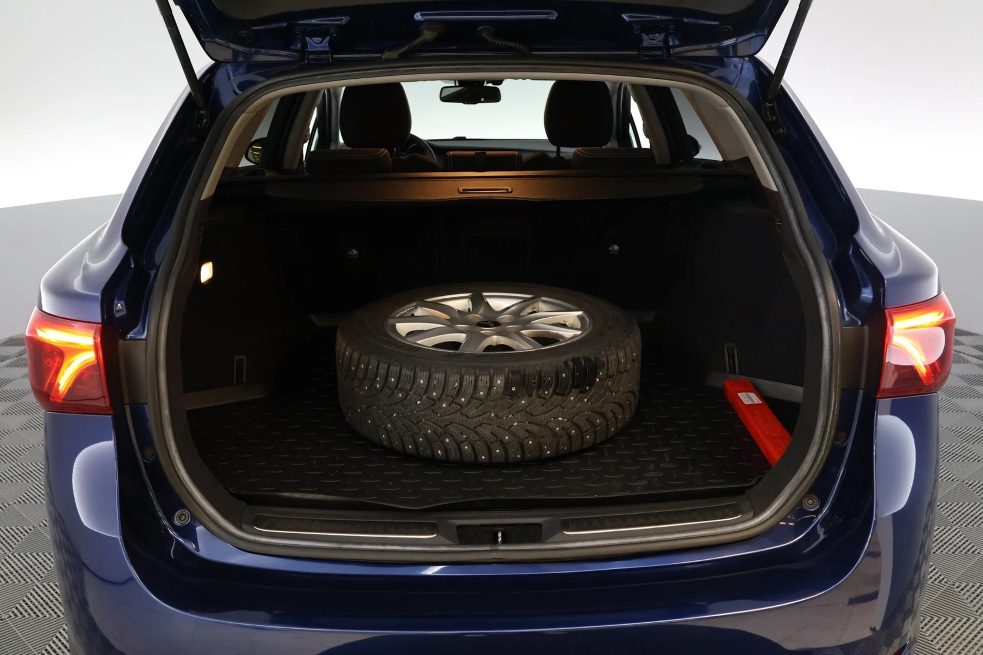 Car Image - wRVXW65I8E5BOd1IoiWtf