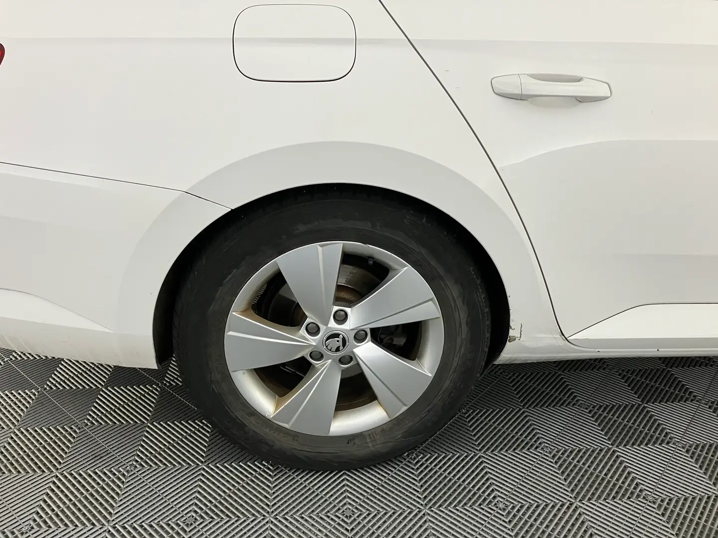 Car Image - 1GYt8zCfA90vLSVuf6sAfk