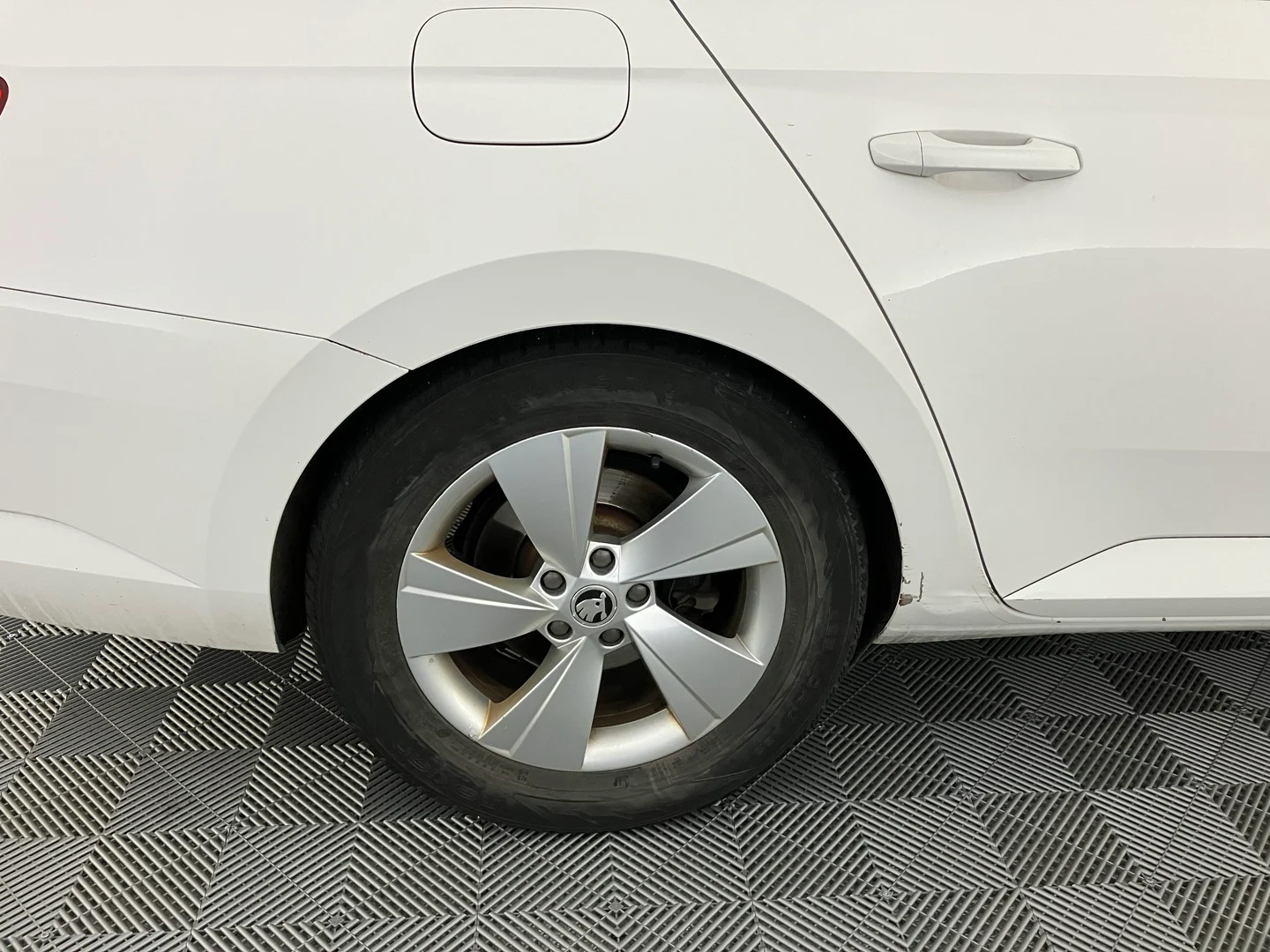 Car Image - 1GYt8zCfA90vLSVuf6sAfk