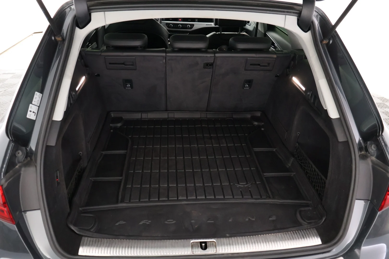 Car Image - 7DQP6AqYNImZzlDm31n17b