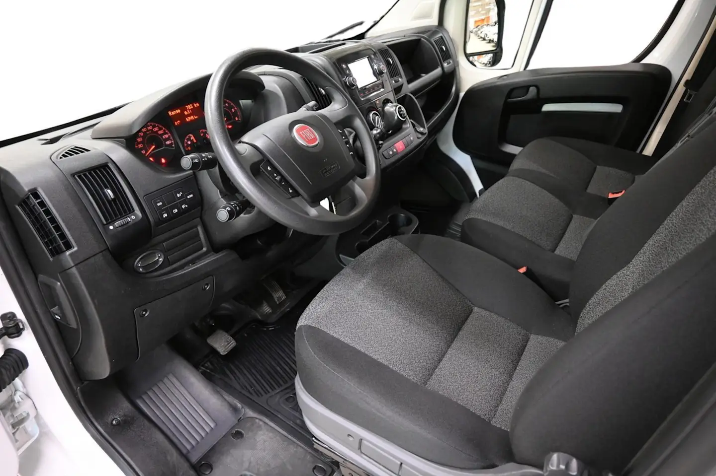 Car Image - 6Dn73sRGvTxfNKcRKL3wSb
