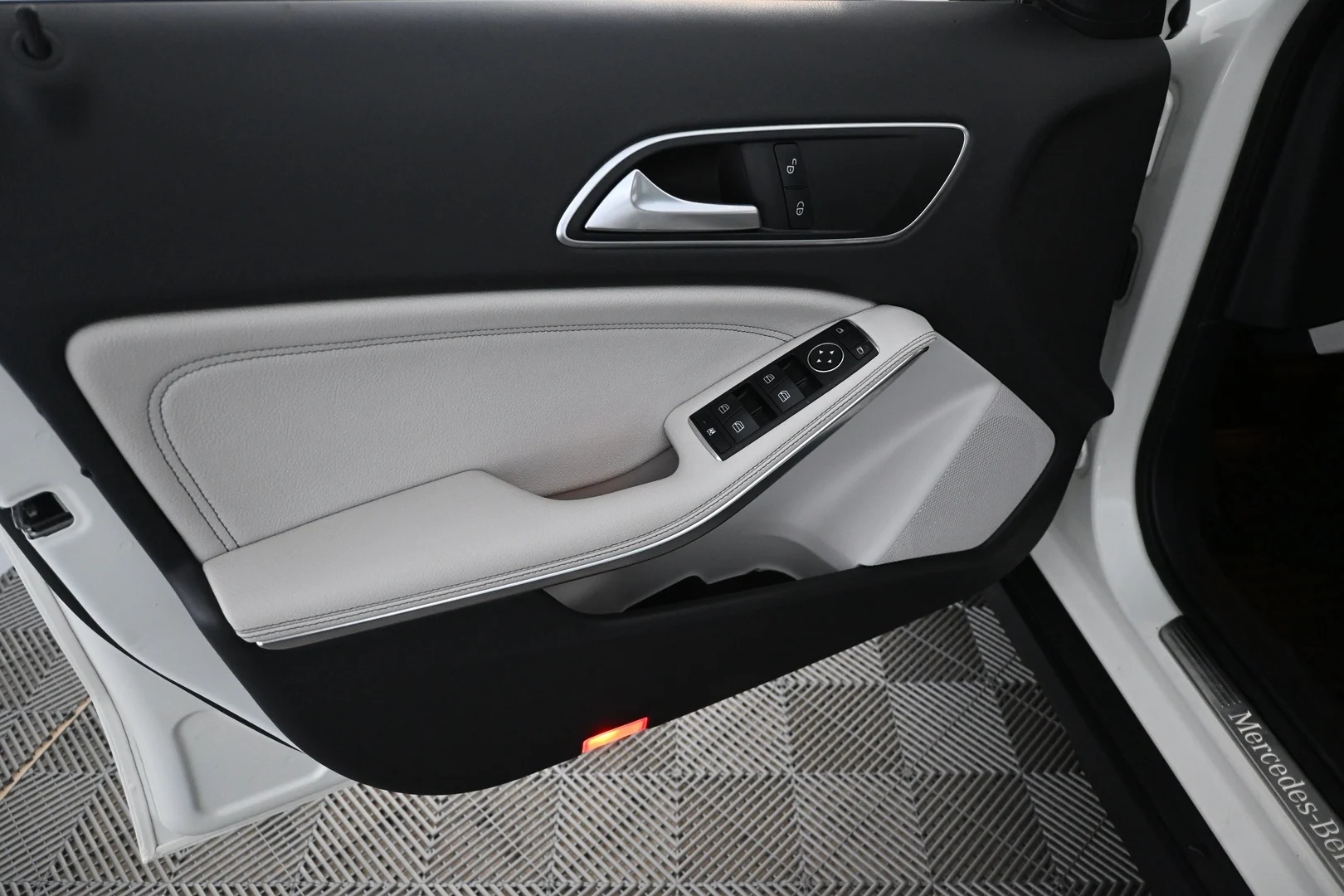 Car Image - 1Va2ogkhKh0onnN5dfCQpB