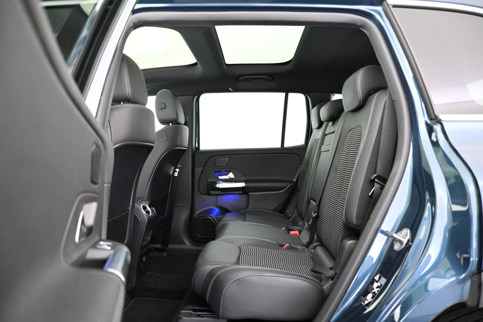Car Image - 1iQSBJdYqNih1xdcP6XMuL