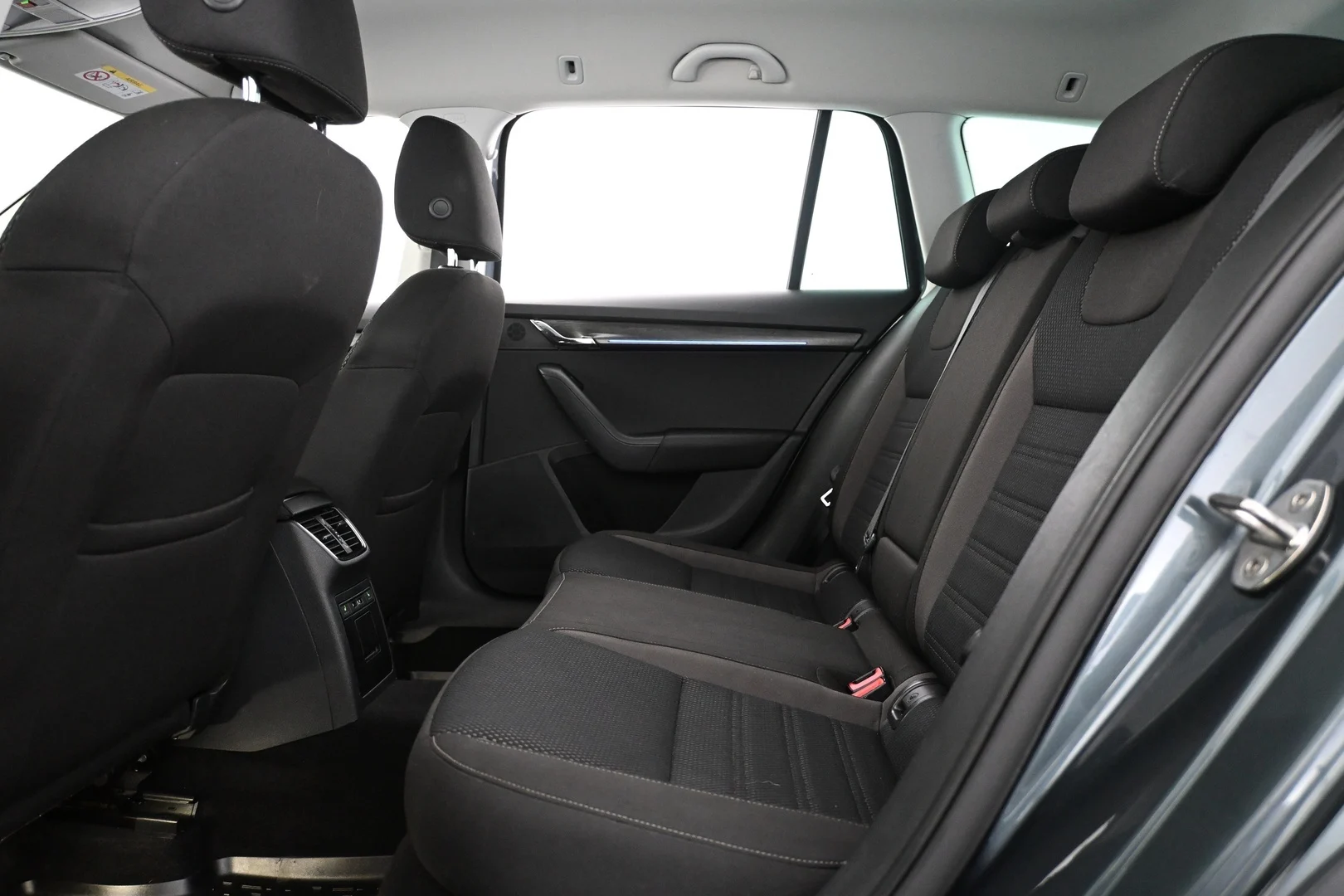 Car Image - 2Zh4gGpEGJQXHBYtBJx1pq