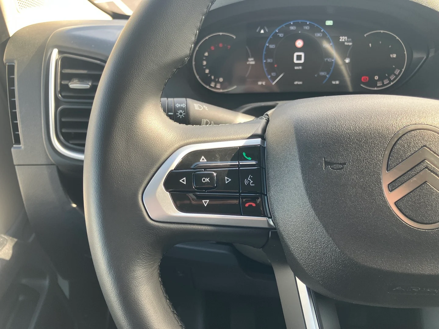 Car Image - 2jHQpaCez6eJpohoJGLy2t