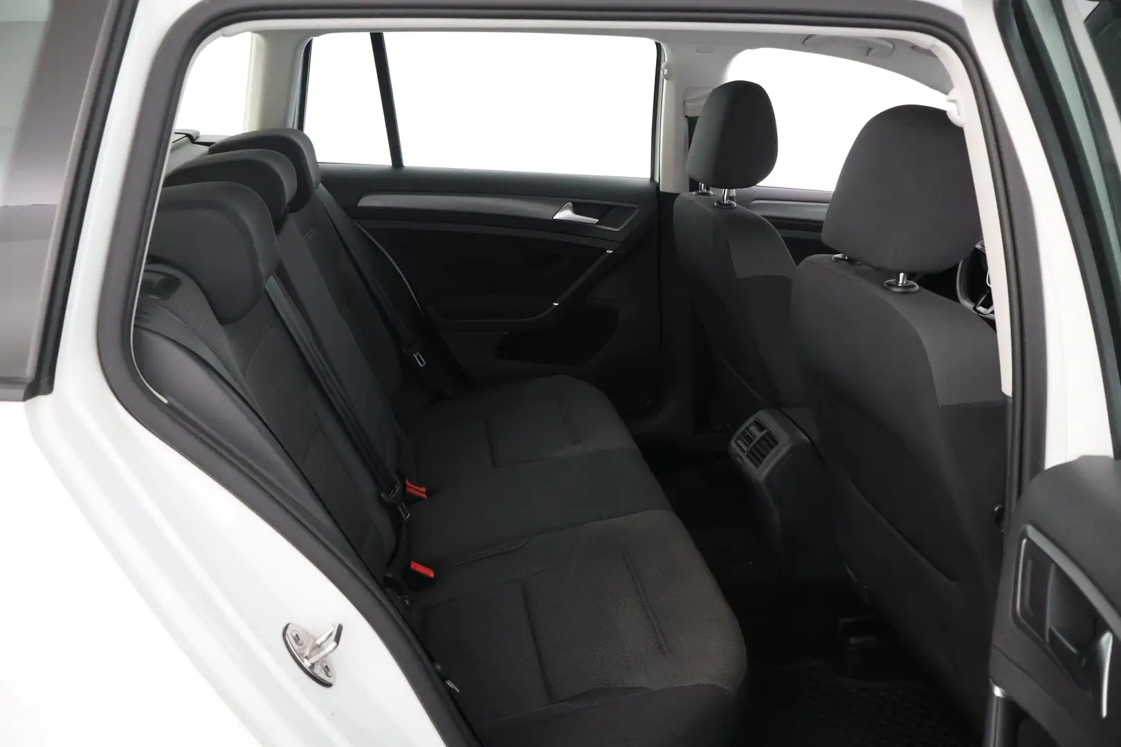 Car Image - 3pn8YRoQdVgMsecVoDpmxO
