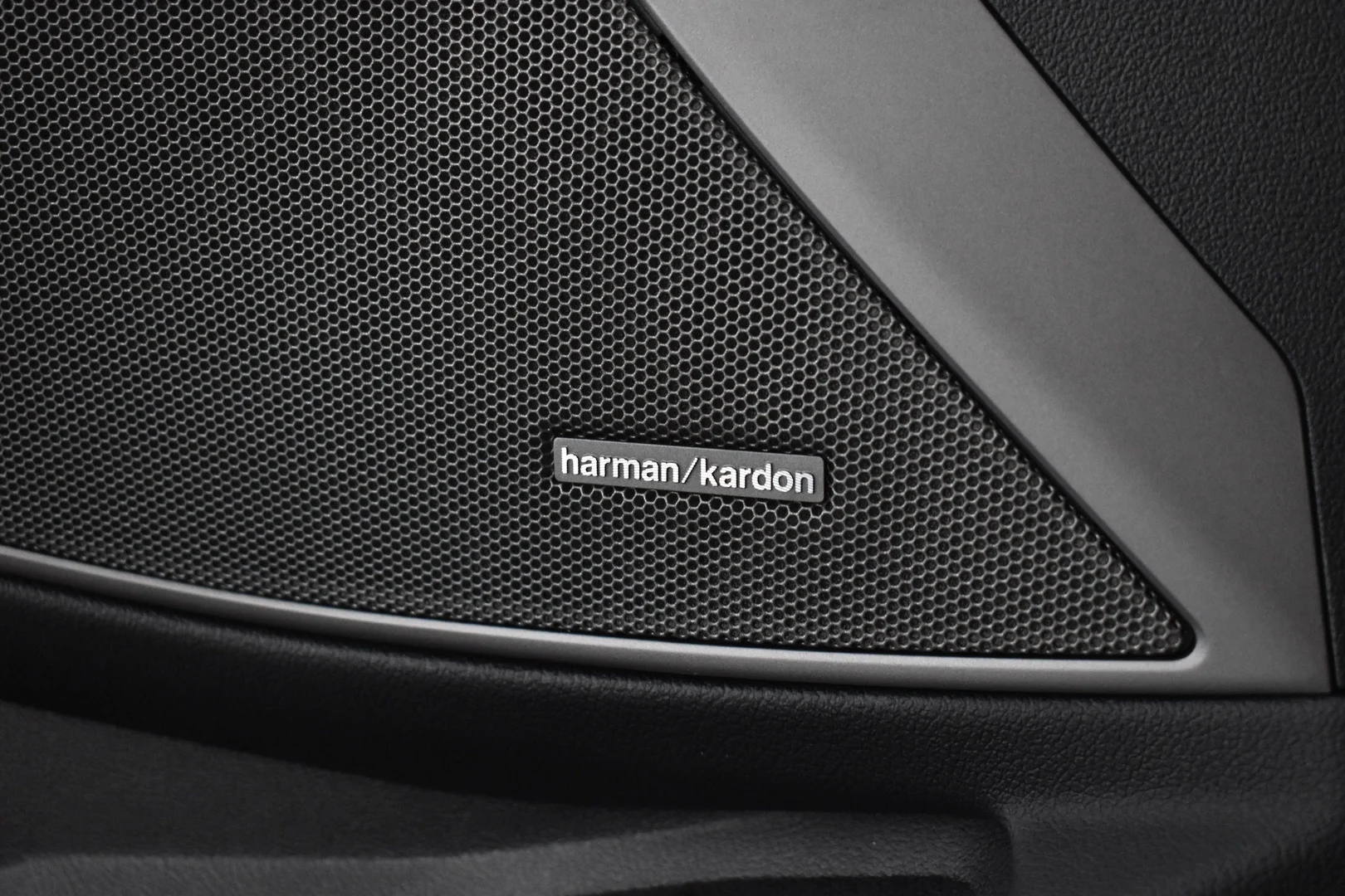 Car Image - 3navDgJNArVZIB9UR7EKr4