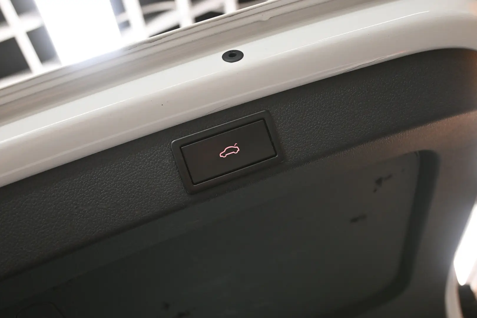 Car Image - 6Y2Ra4dwqqwawW1FA7KN50