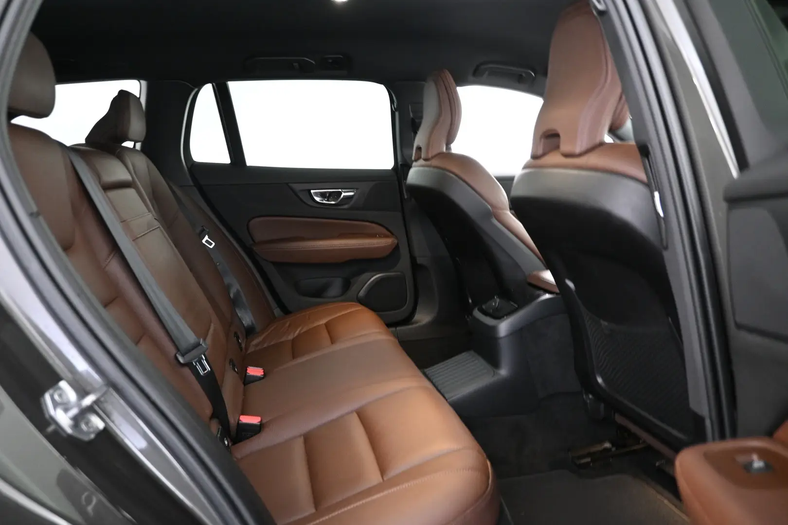 Car Image - rJ94EBuncl1Smig6gmRBJ