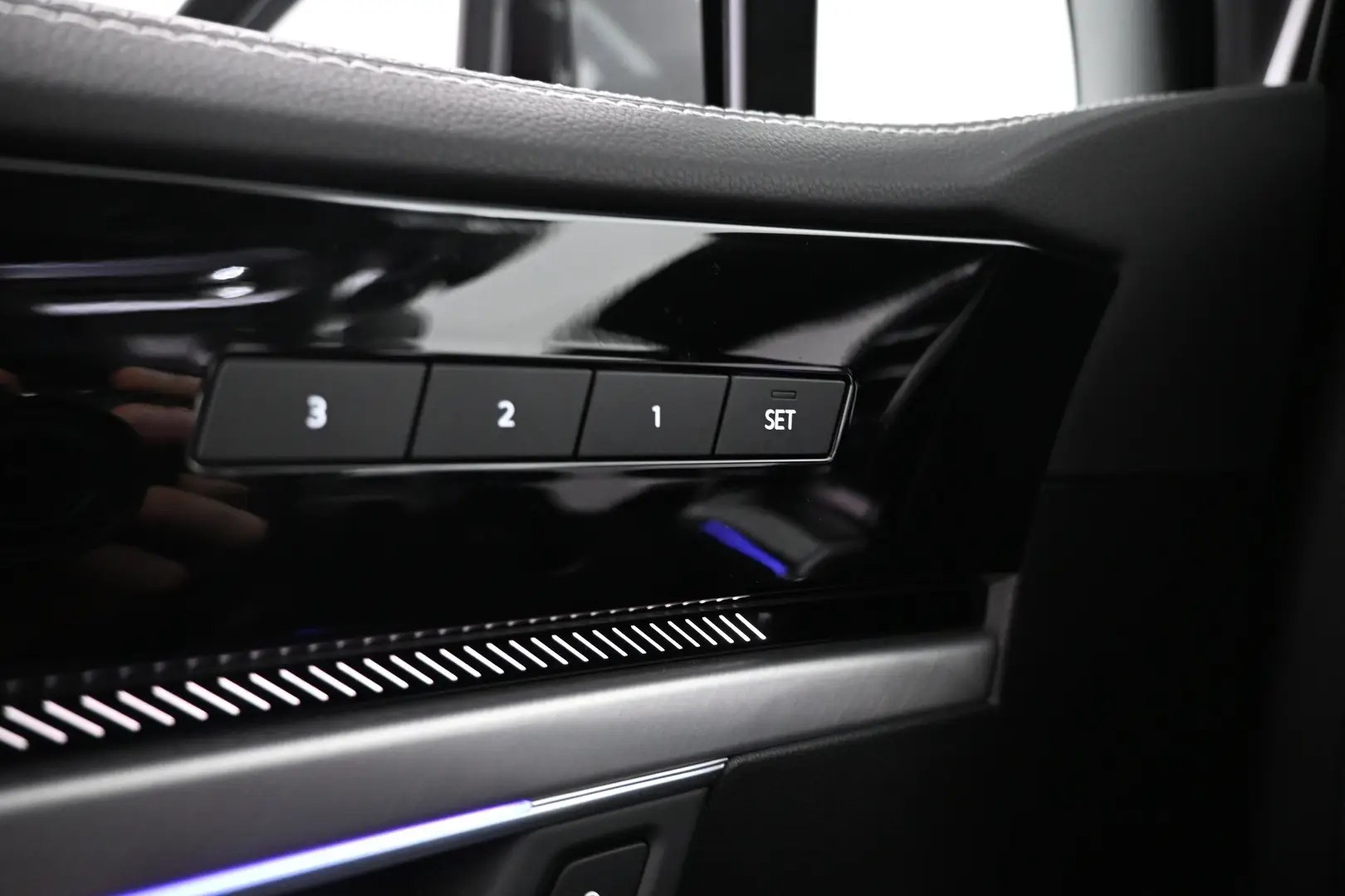 Car Image - 31z33pbrFM4IFXllkkKhvB
