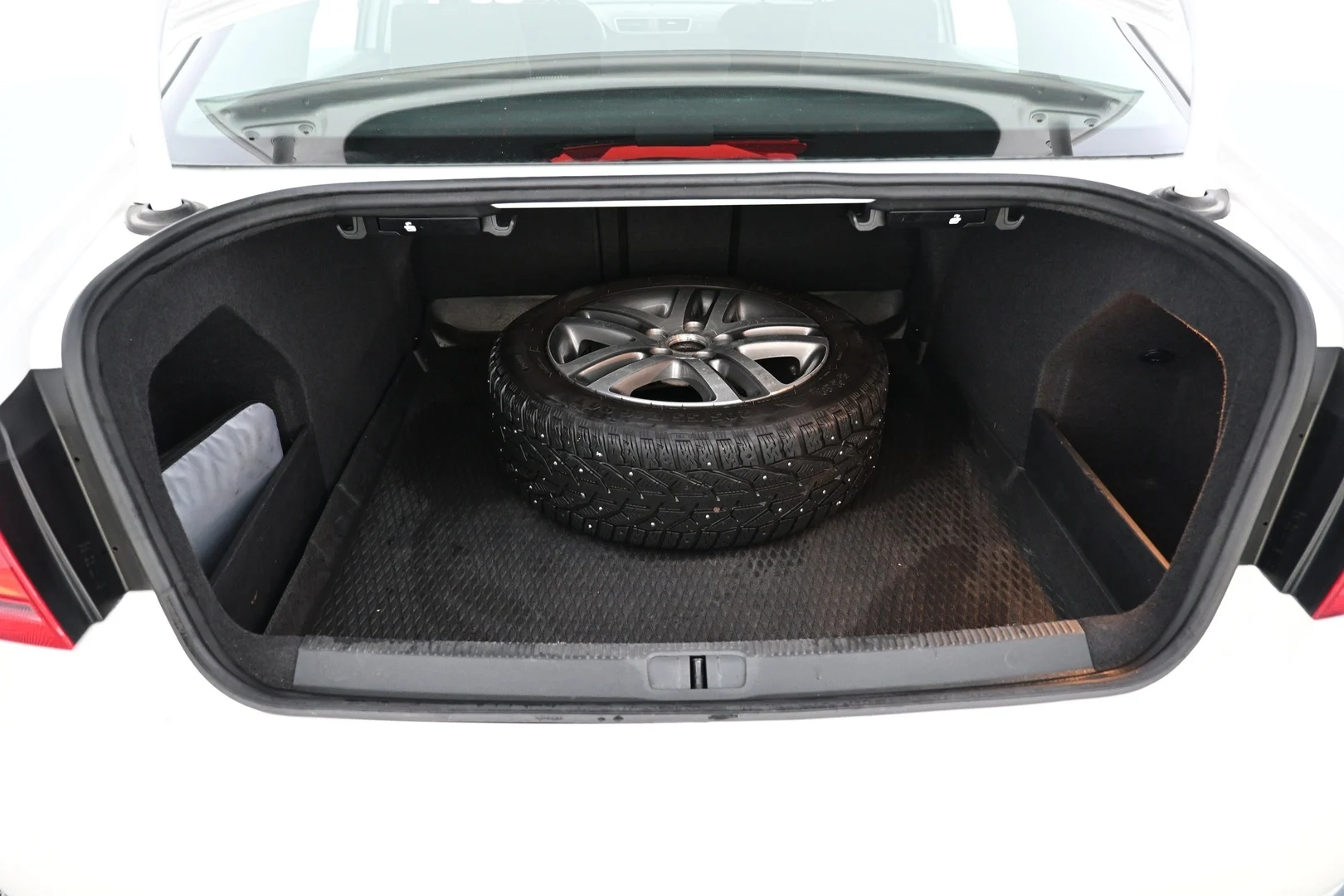 Car Image - dcPWo8khn6MWVjnxeOMeB