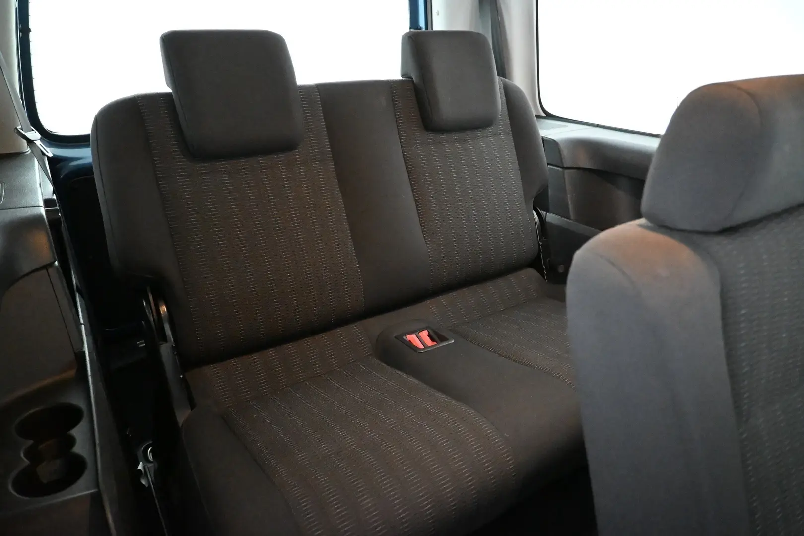Car Image - 2CJxZB0drtuFc40LycArEv