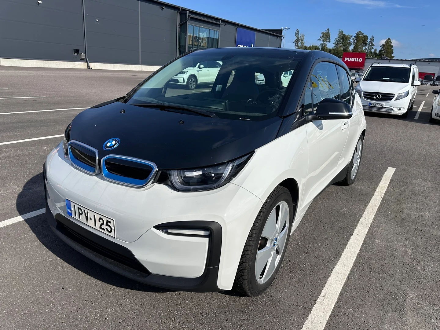 Car Image - 7qxbpuxD0bT2v9vxZ2mvUi