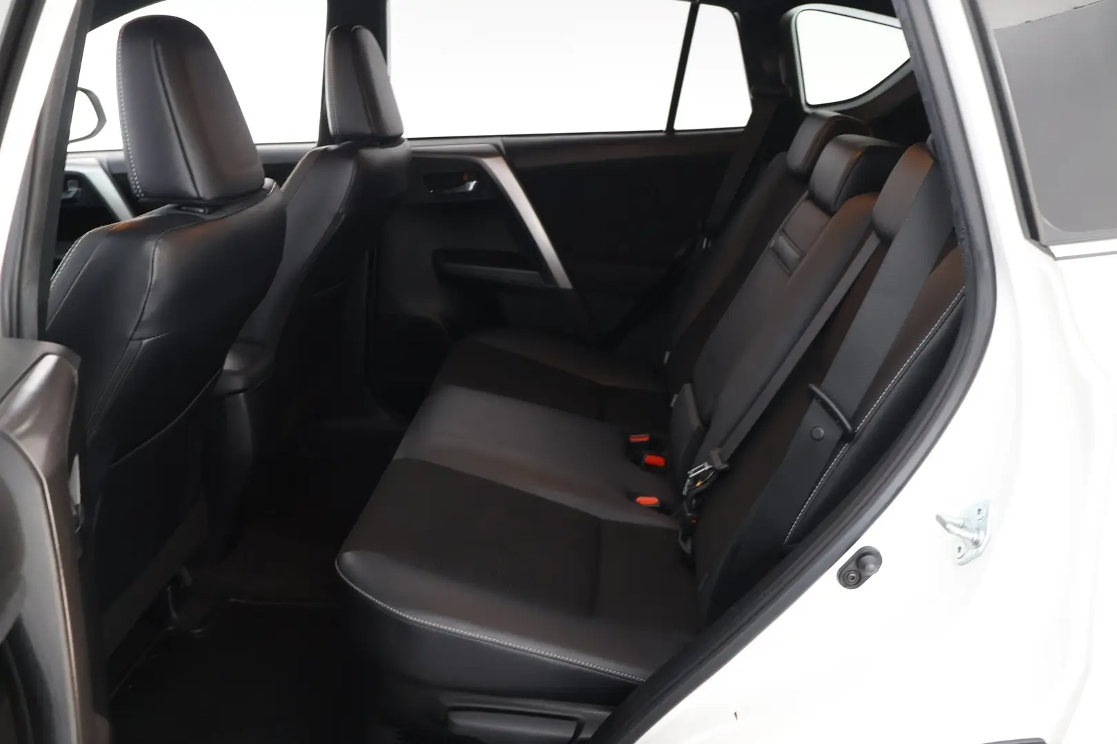 Car Image - 33u21X6WCk7S8zOY34Rl8C