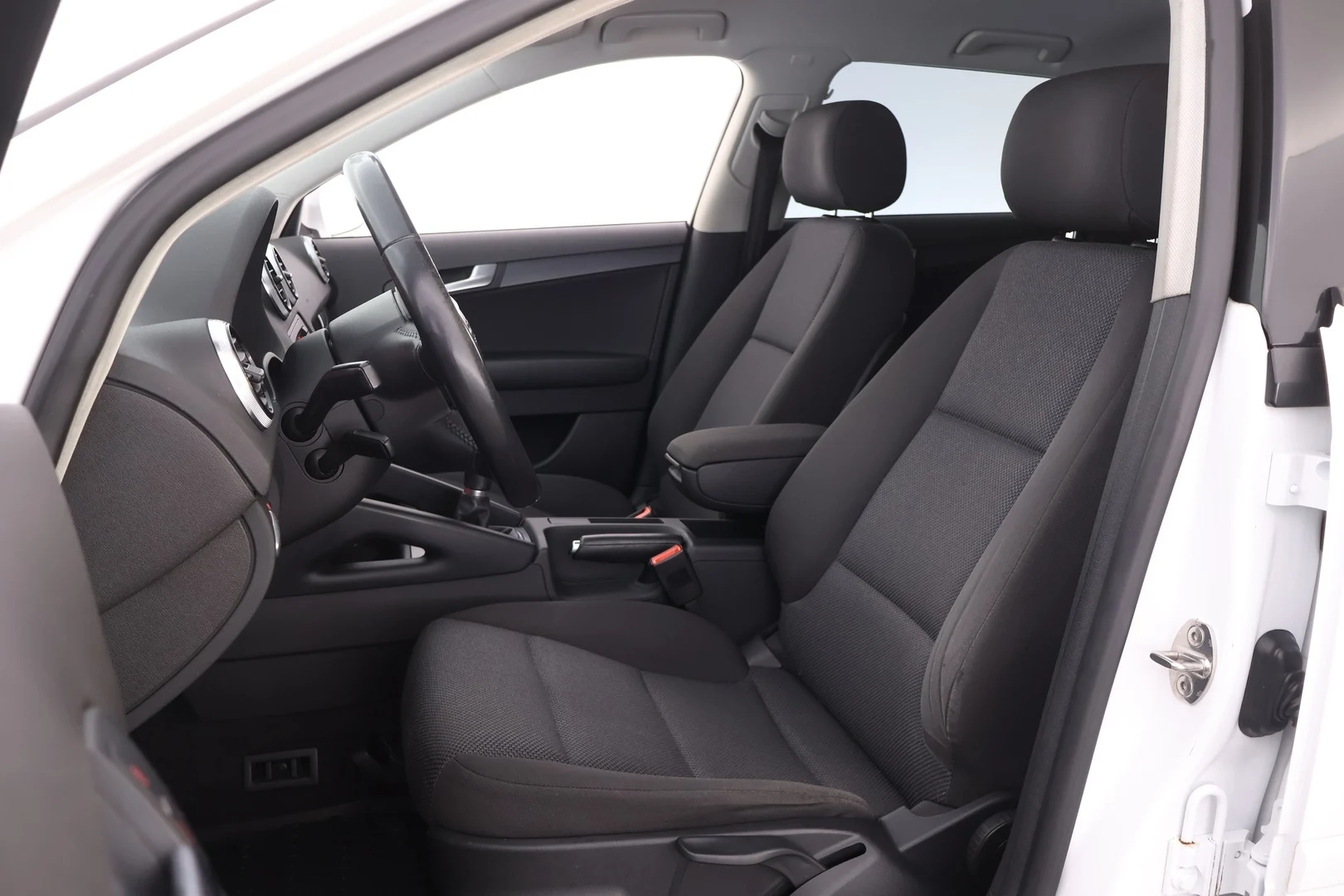 Car Image - NEL7RbseZkIkqJ1uTL9GF